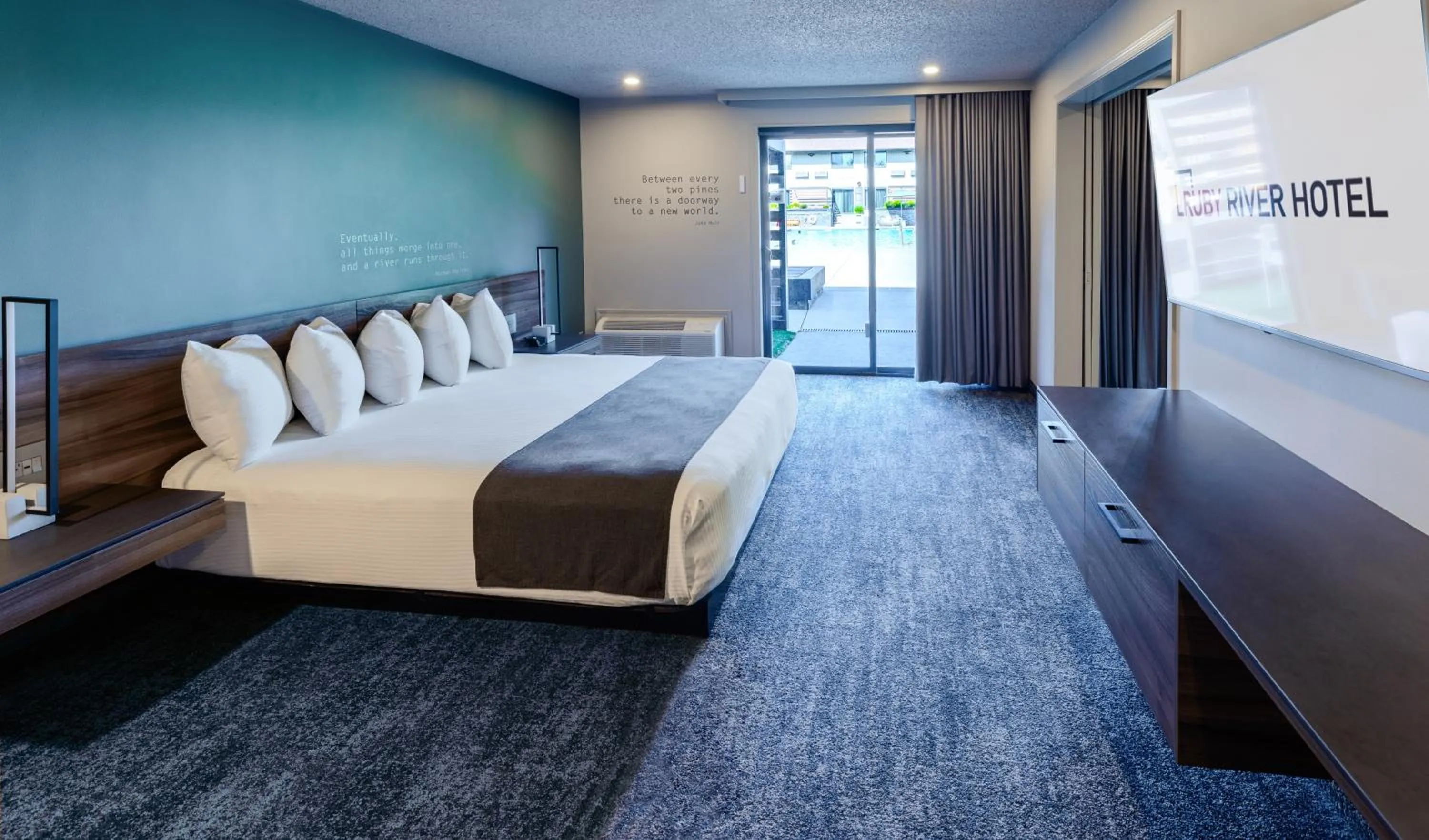 Bedroom, Bed in Ruby River Hotel