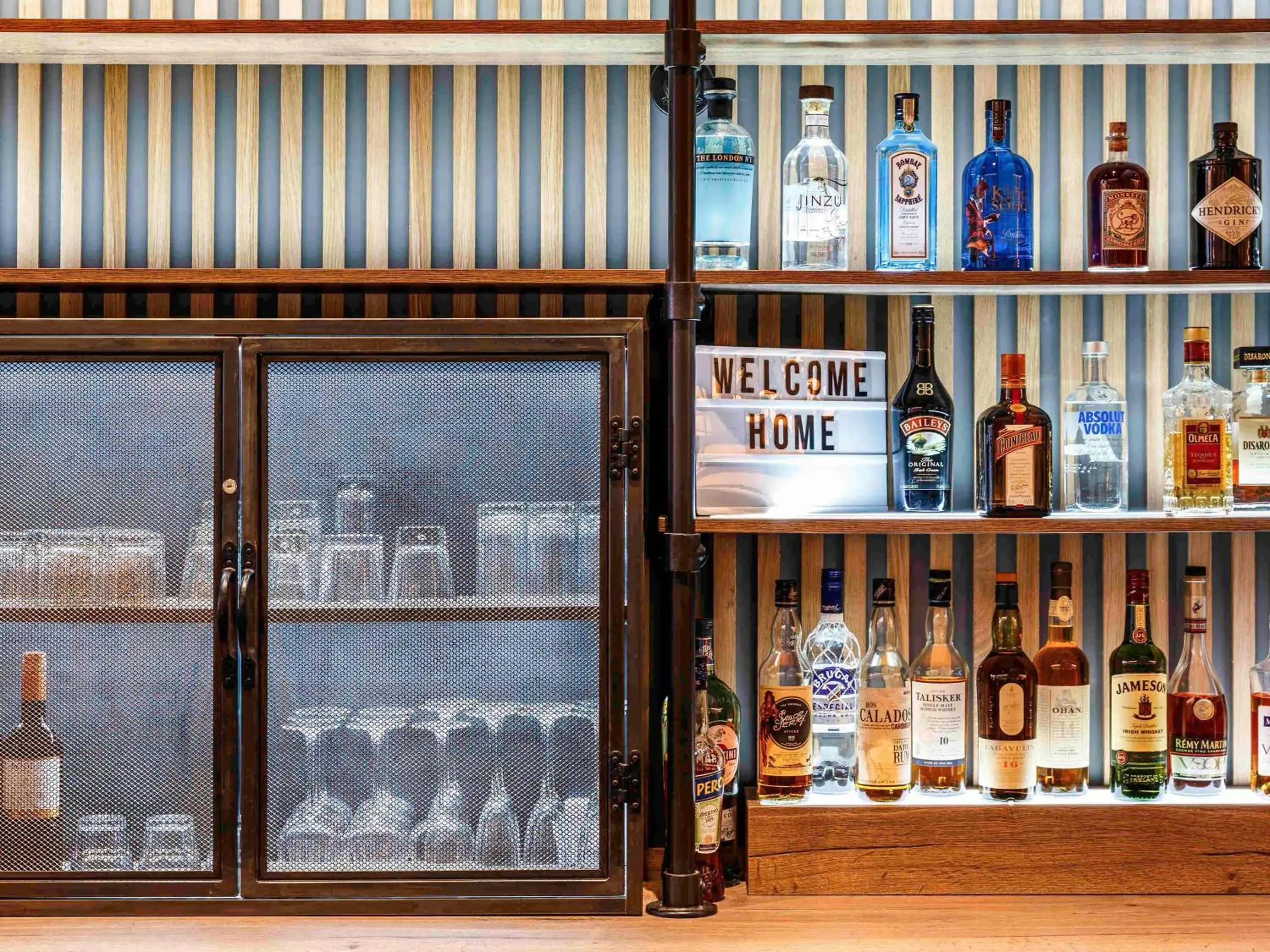 Lounge or bar in ibis Styles London Gloucester Road Lounge or bar in ibis Styles London Gloucester Road