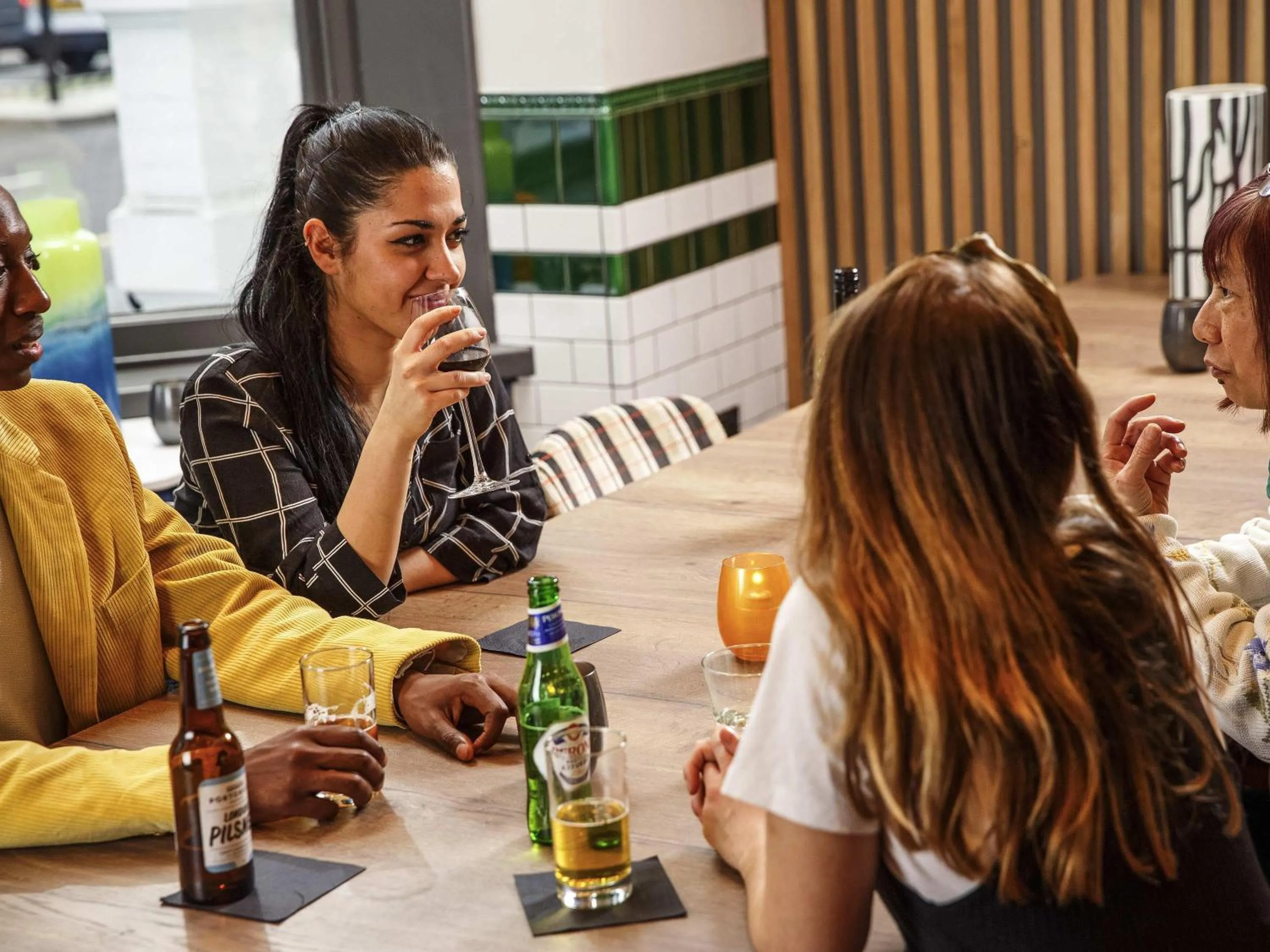 Lounge or bar in ibis Styles London Gloucester Road