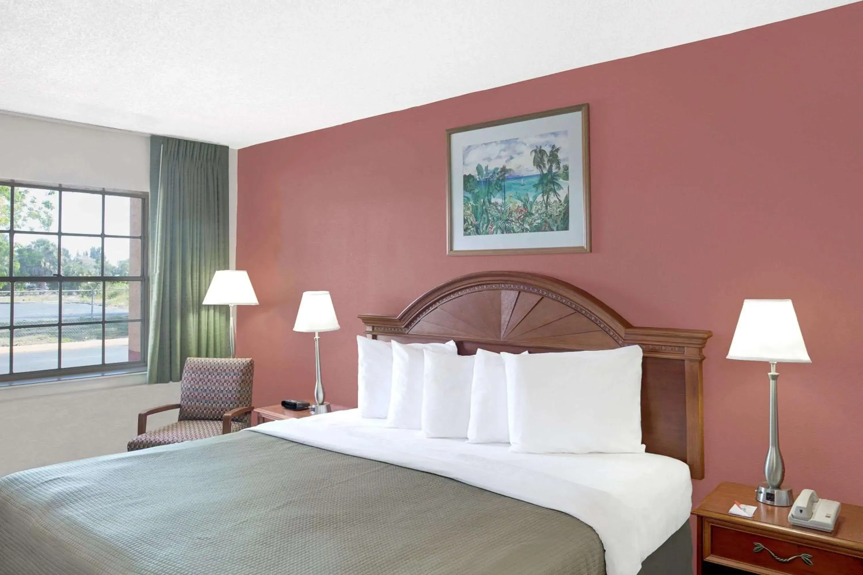 Photo of the whole room, Bed in Howard Johnson by Wyndham Ft. Myers FL