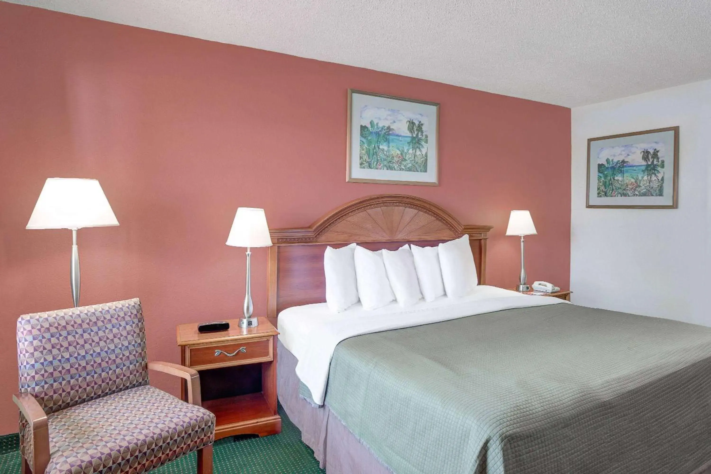 Photo of the whole room, Bed in Howard Johnson by Wyndham Ft. Myers FL