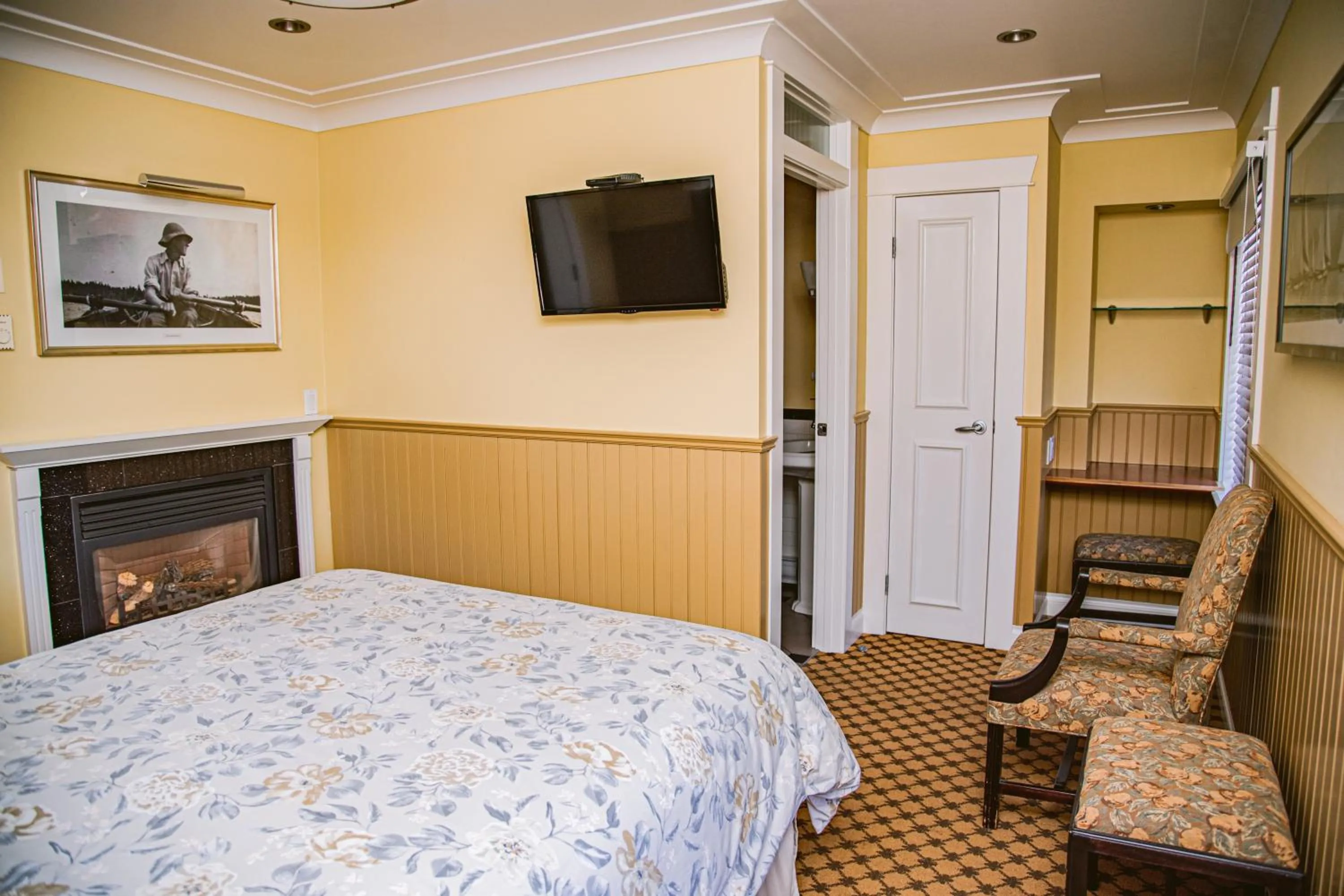 Bed in Salt Spring Inn