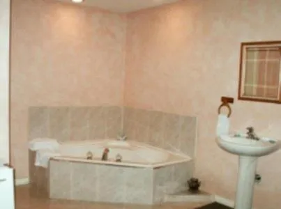 Bathroom in Lotus Motel