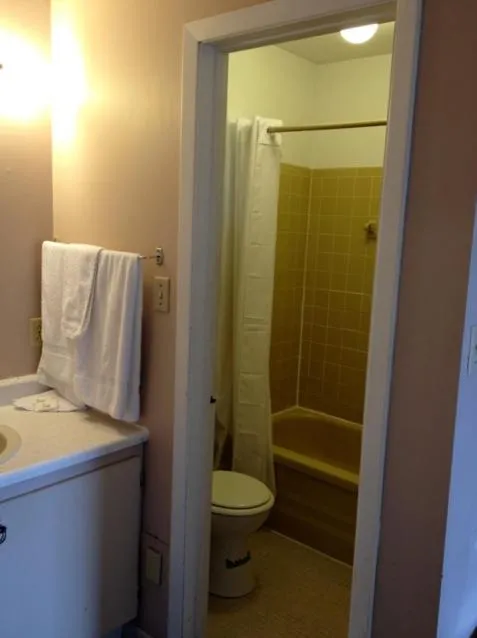 Toilet in Lotus Motel