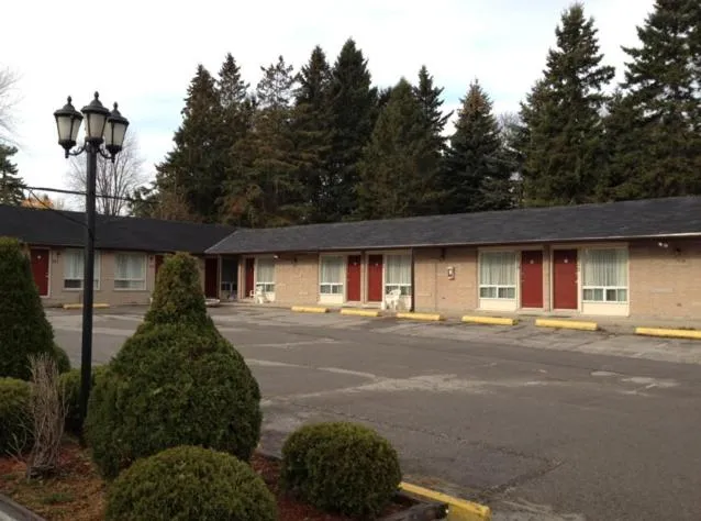 Facade/entrance in Lotus Motel
