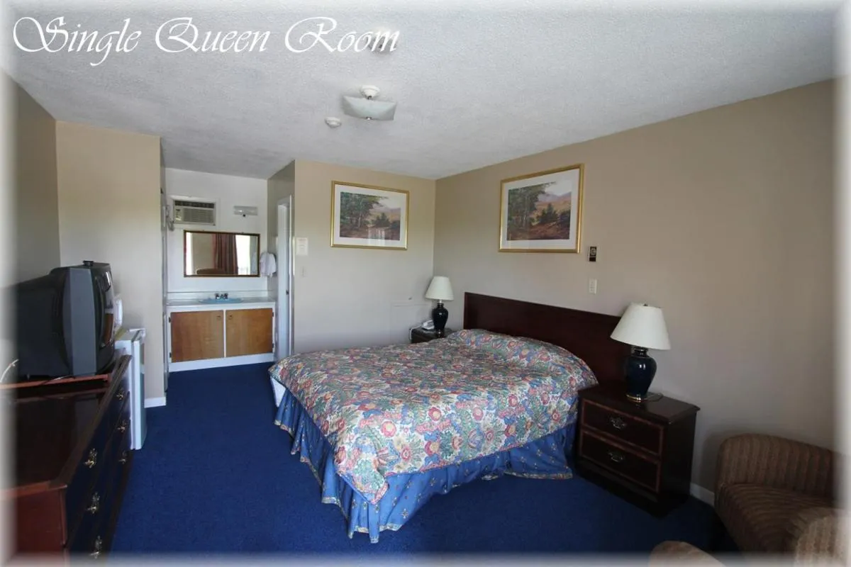 Photo of the whole room, Bed in Lotus Motel