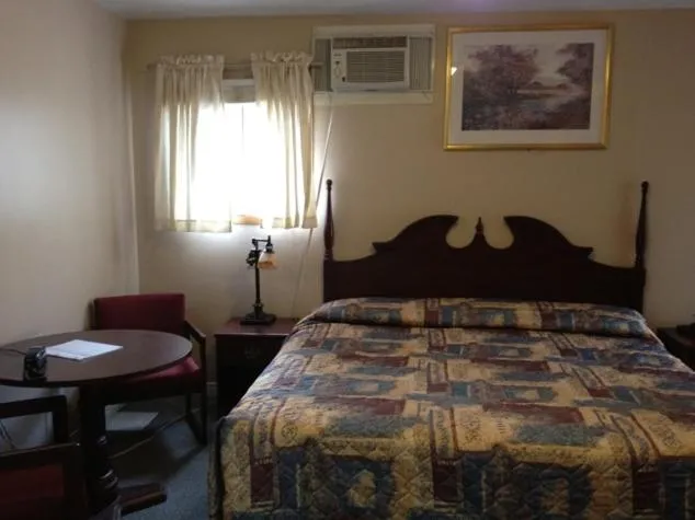 Day, Bed in Lotus Motel