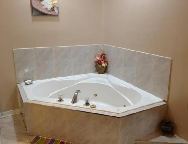 Hot Tub in Lotus Motel