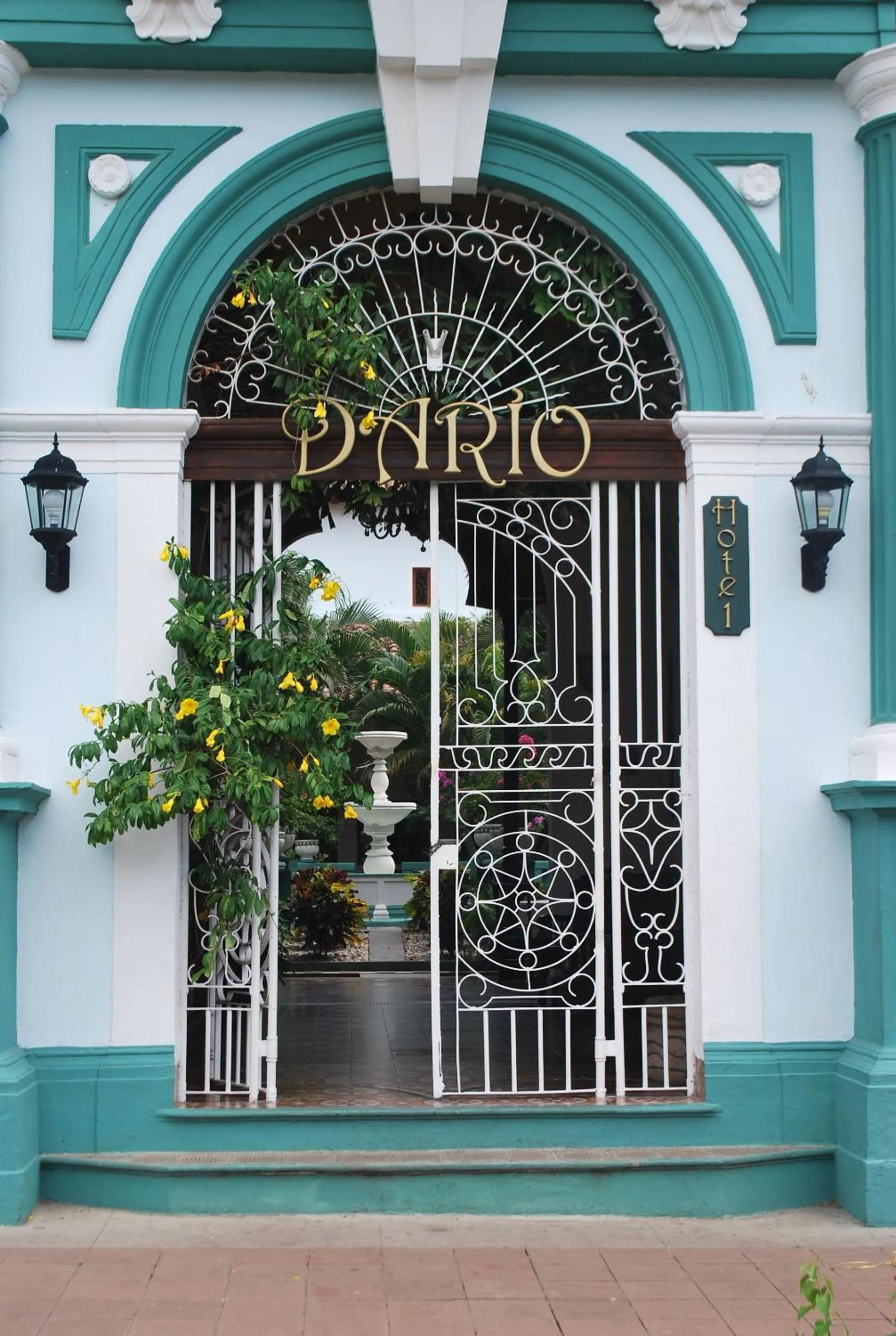 Facade/entrance in Hotel Dario Granada