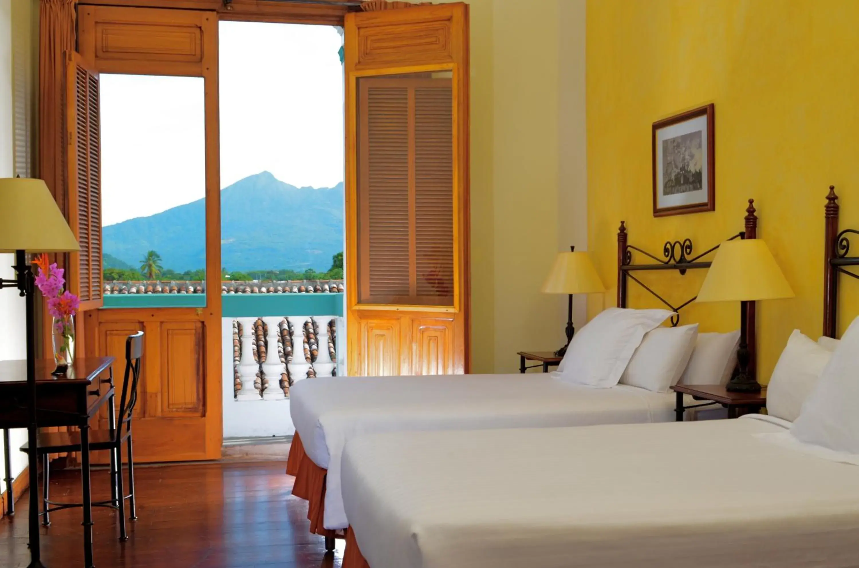 Queen Room with Two Queen Beds and Balcony in Hotel Dario Granada Queen Room with Two Queen Beds and Balcony in Hotel Dario Granada