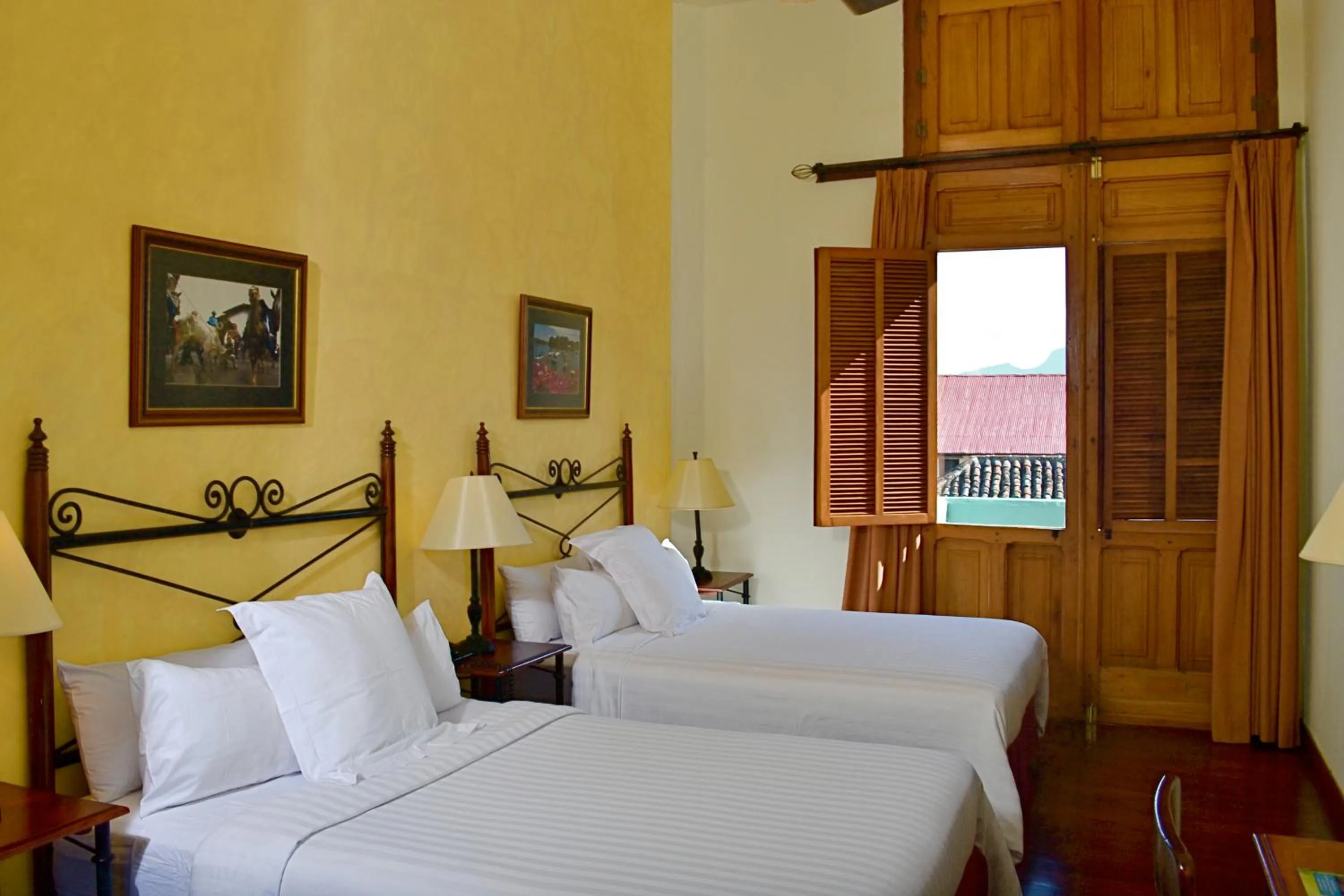 Living room, Bed in Hotel Dario Granada