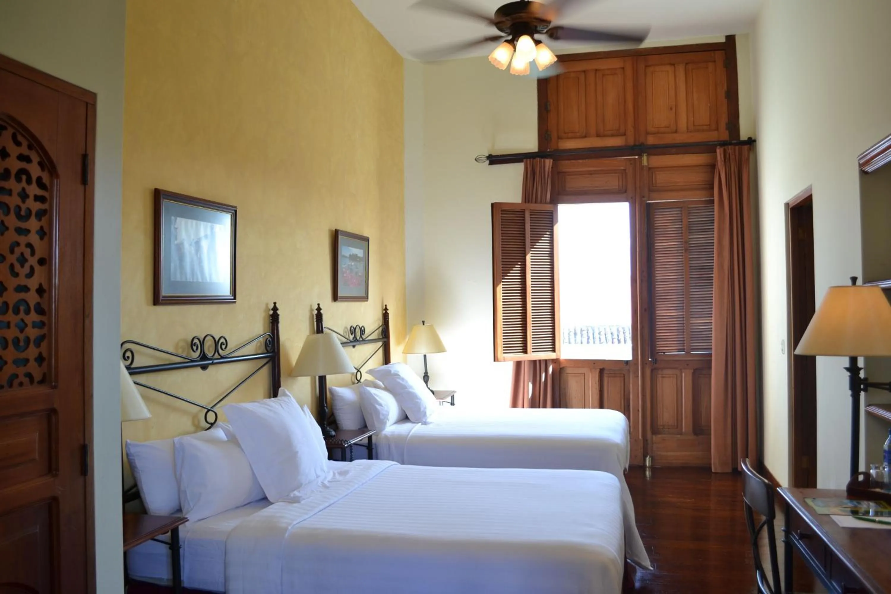 Bedroom, Bed in Hotel Dario Granada