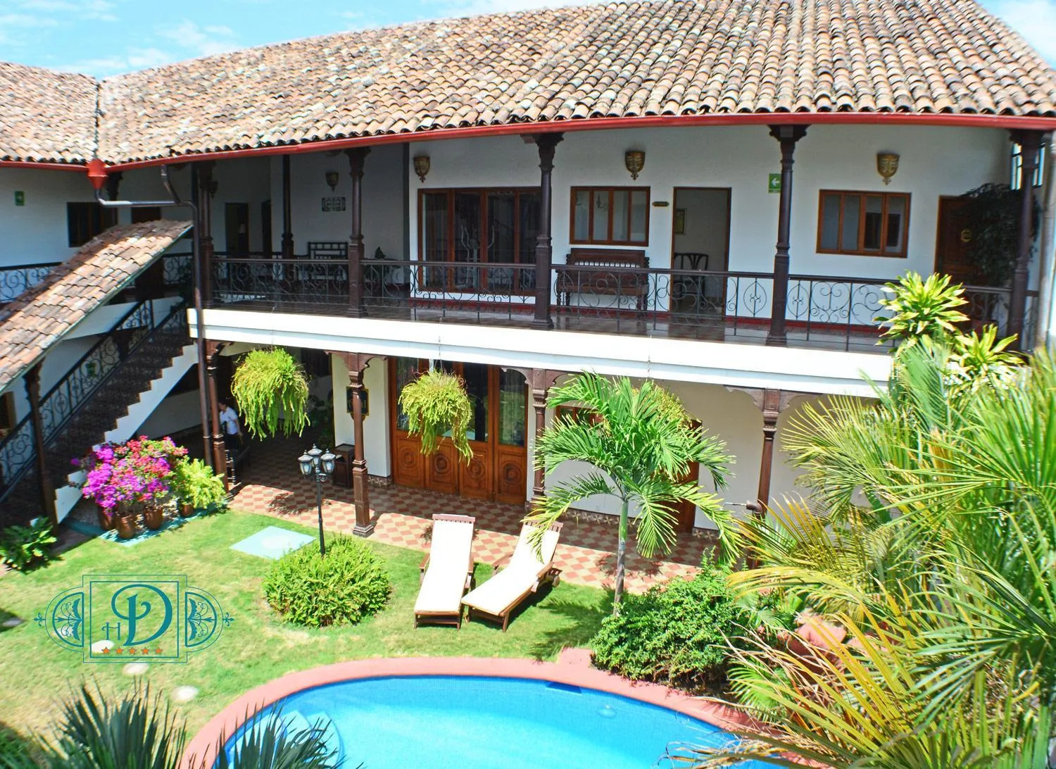 Swimming pool in Hotel Dario Granada