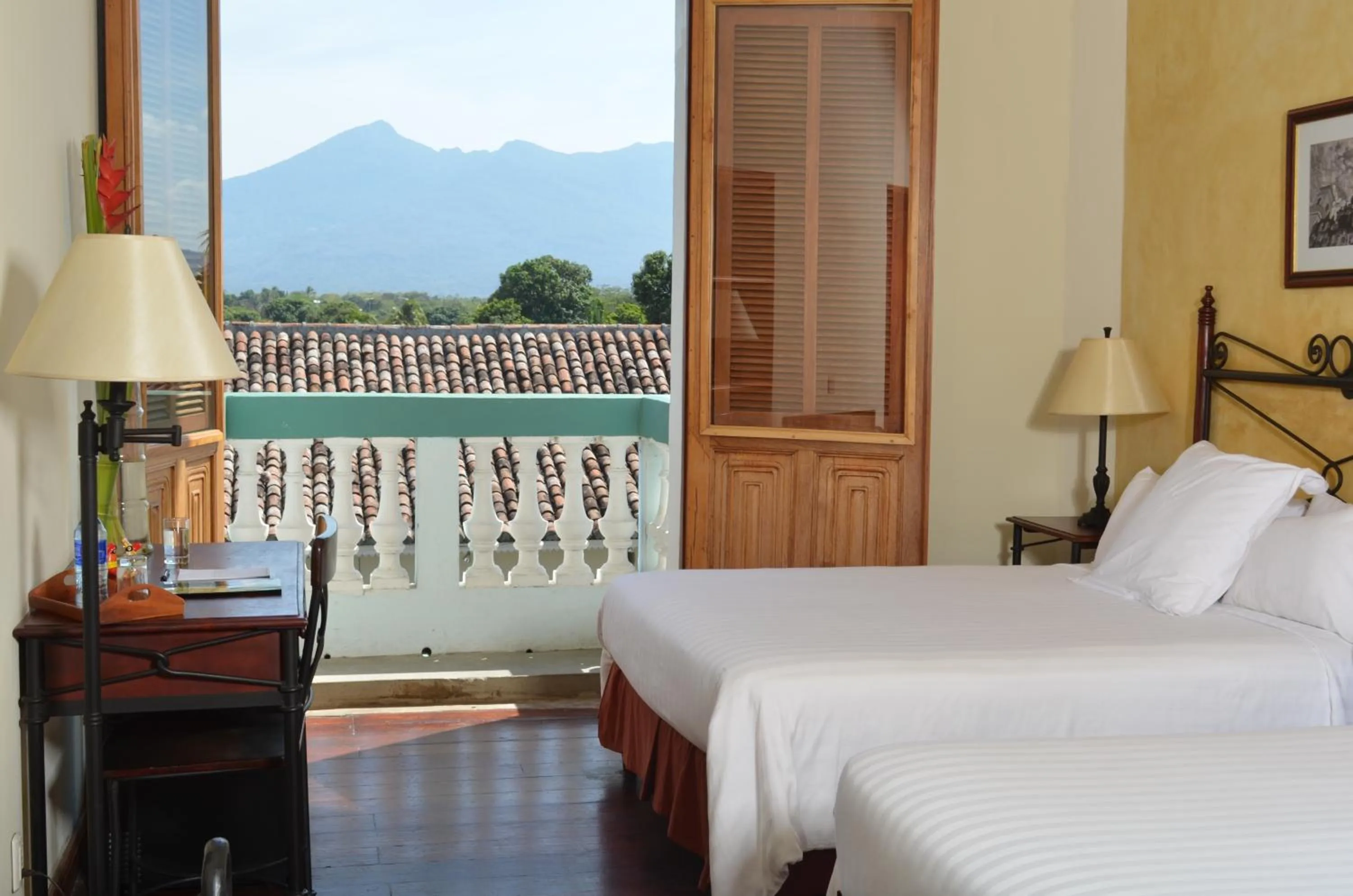 Balcony/Terrace, Bed in Hotel Dario Granada