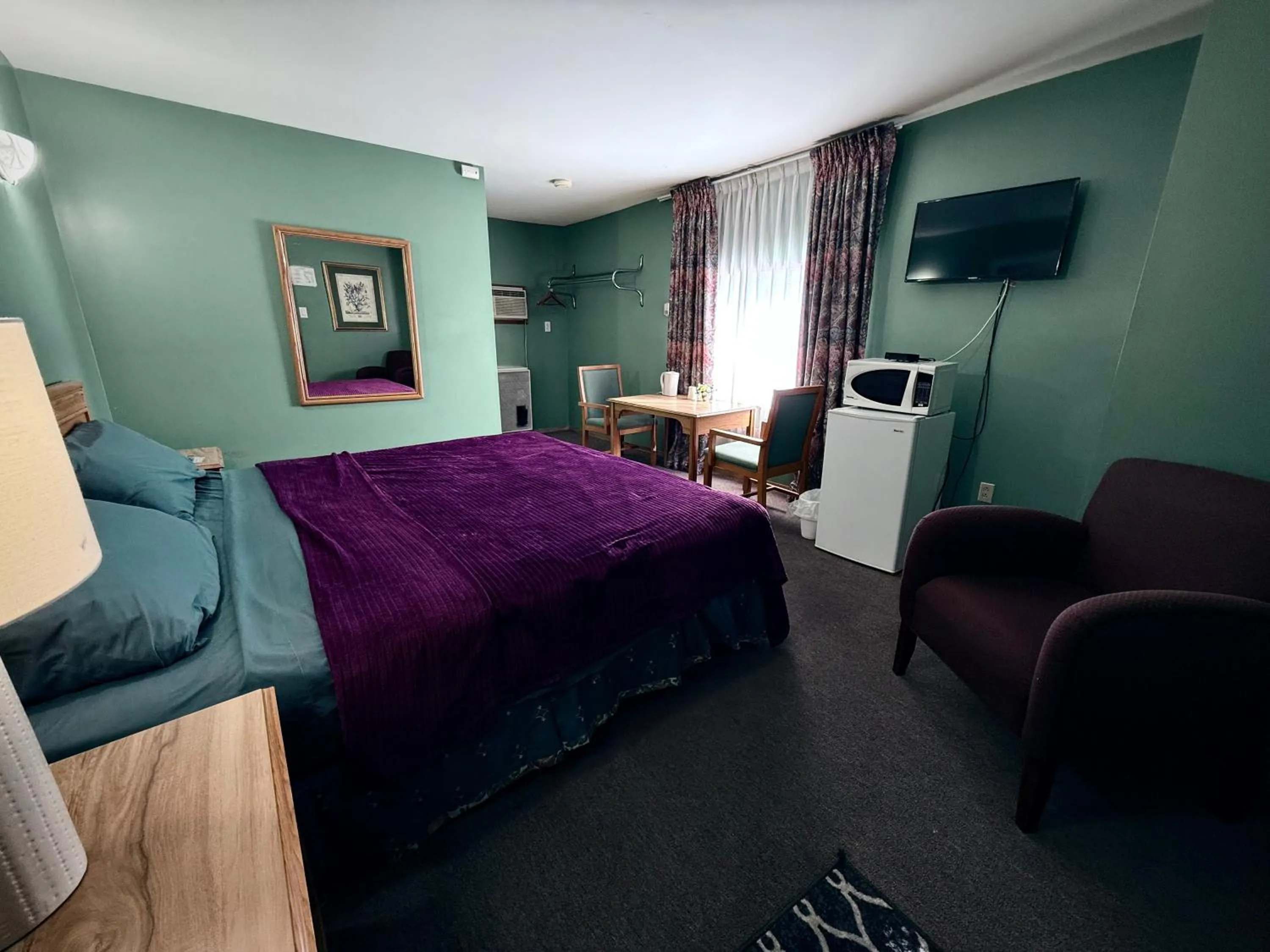 Bed in Guest Inn Motel