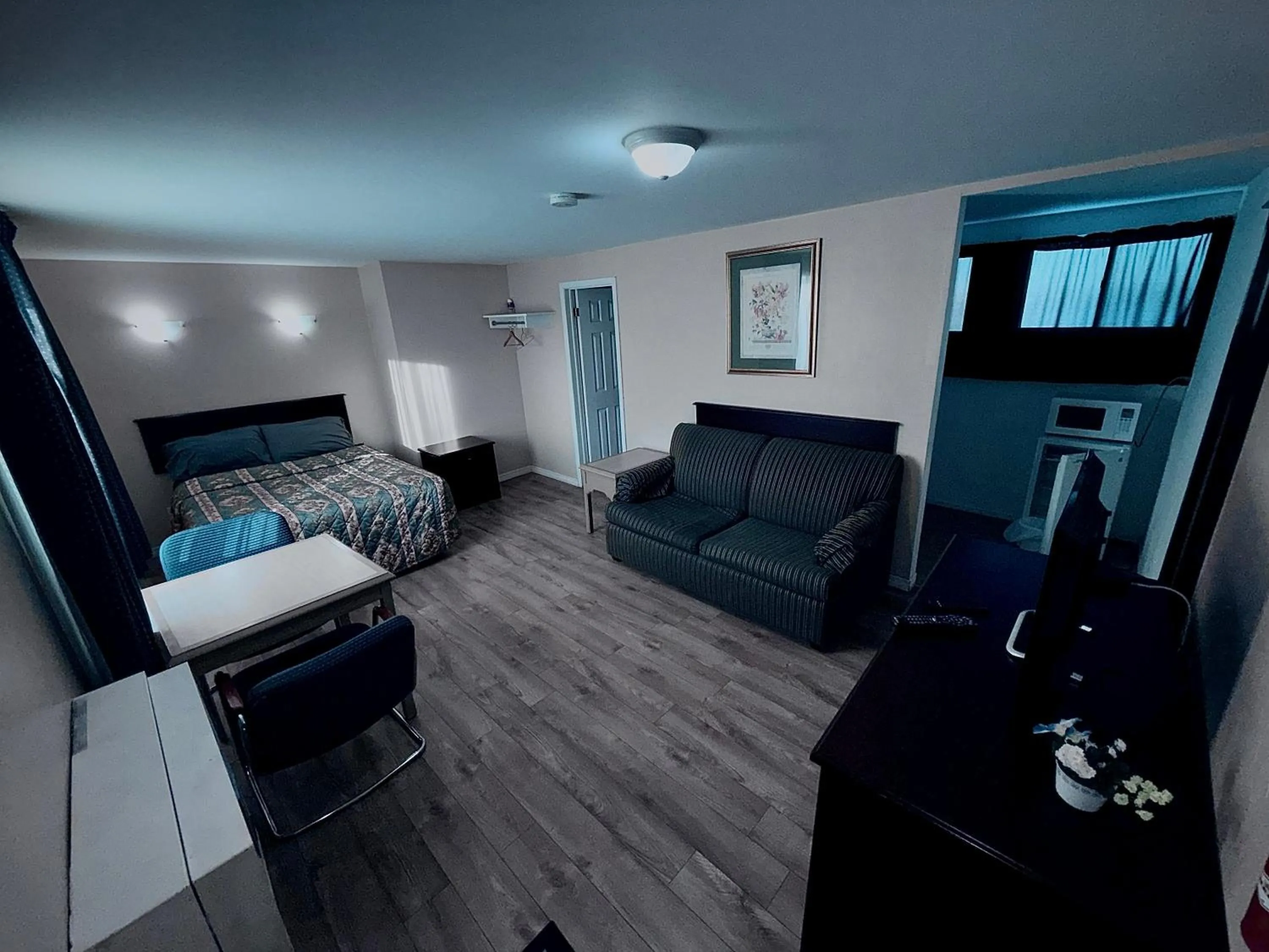 Bed in Guest Inn Motel