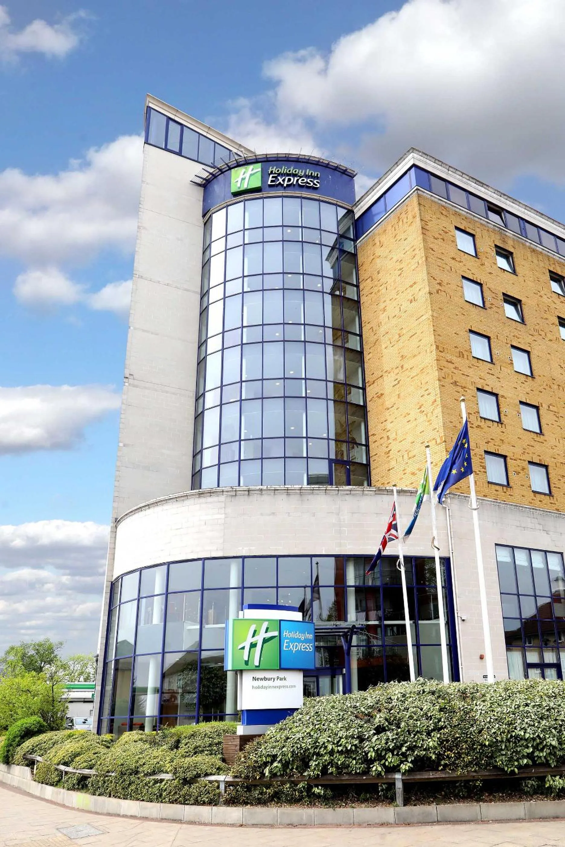 Facade/entrance, Property Building in Holiday Inn Express London - Newbury Park, an IHG Hotel