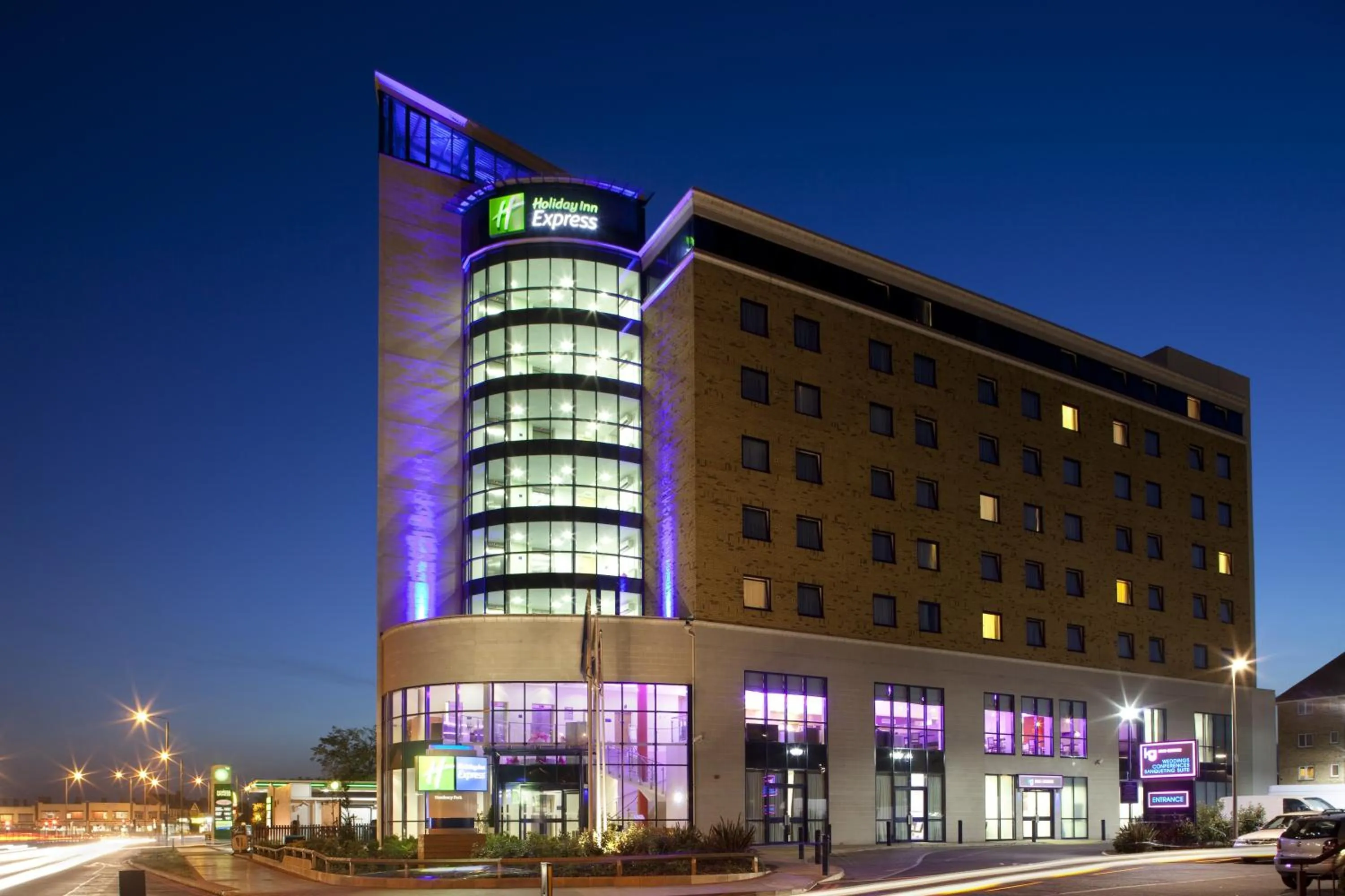 Property Building in Holiday Inn Express London - Newbury Park, an IHG Hotel