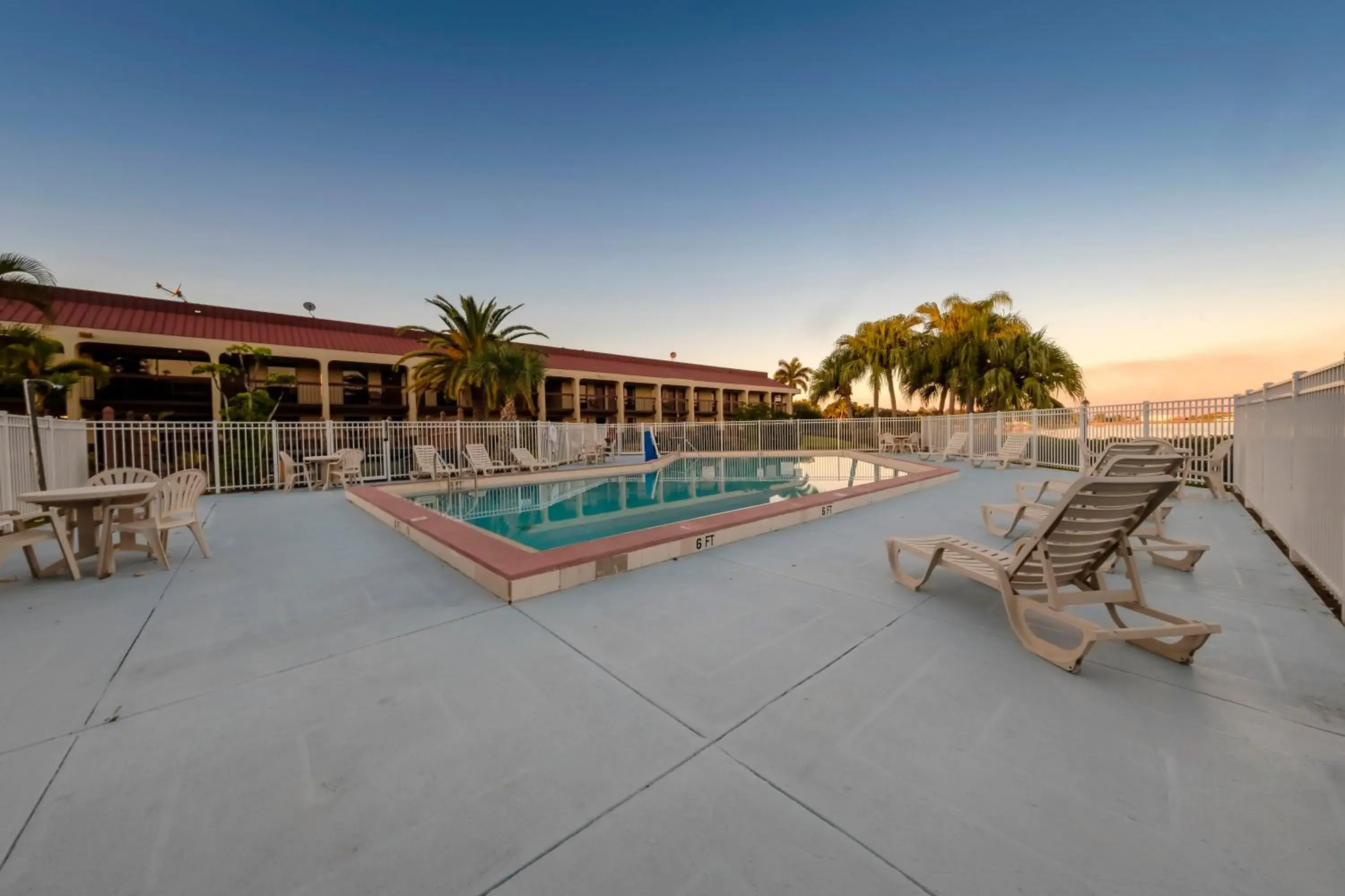 Swimming Pool in Red Roof Inn Ft. Myers