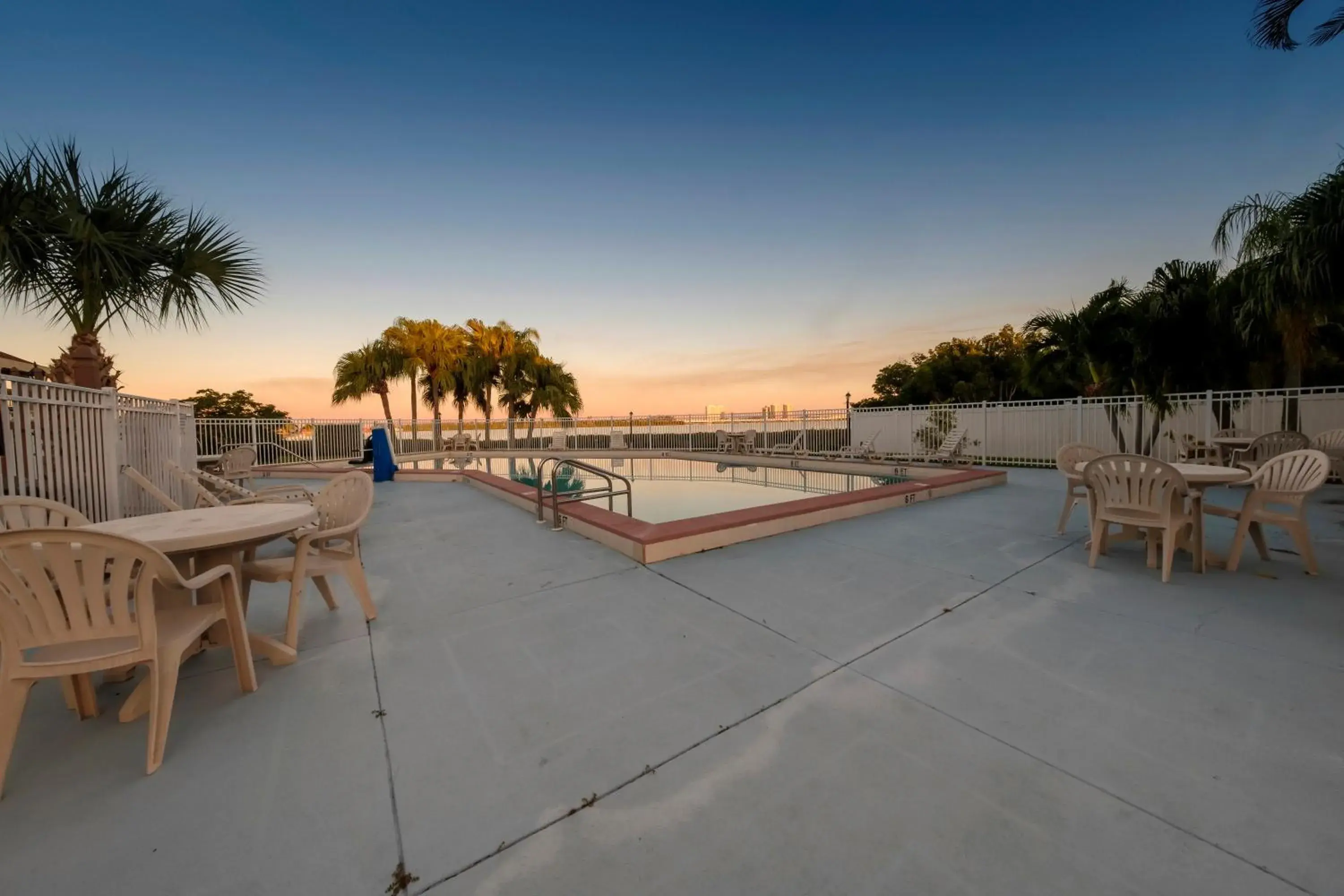 Swimming pool, Patio/Outdoor Area in Red Roof Inn Ft. Myers