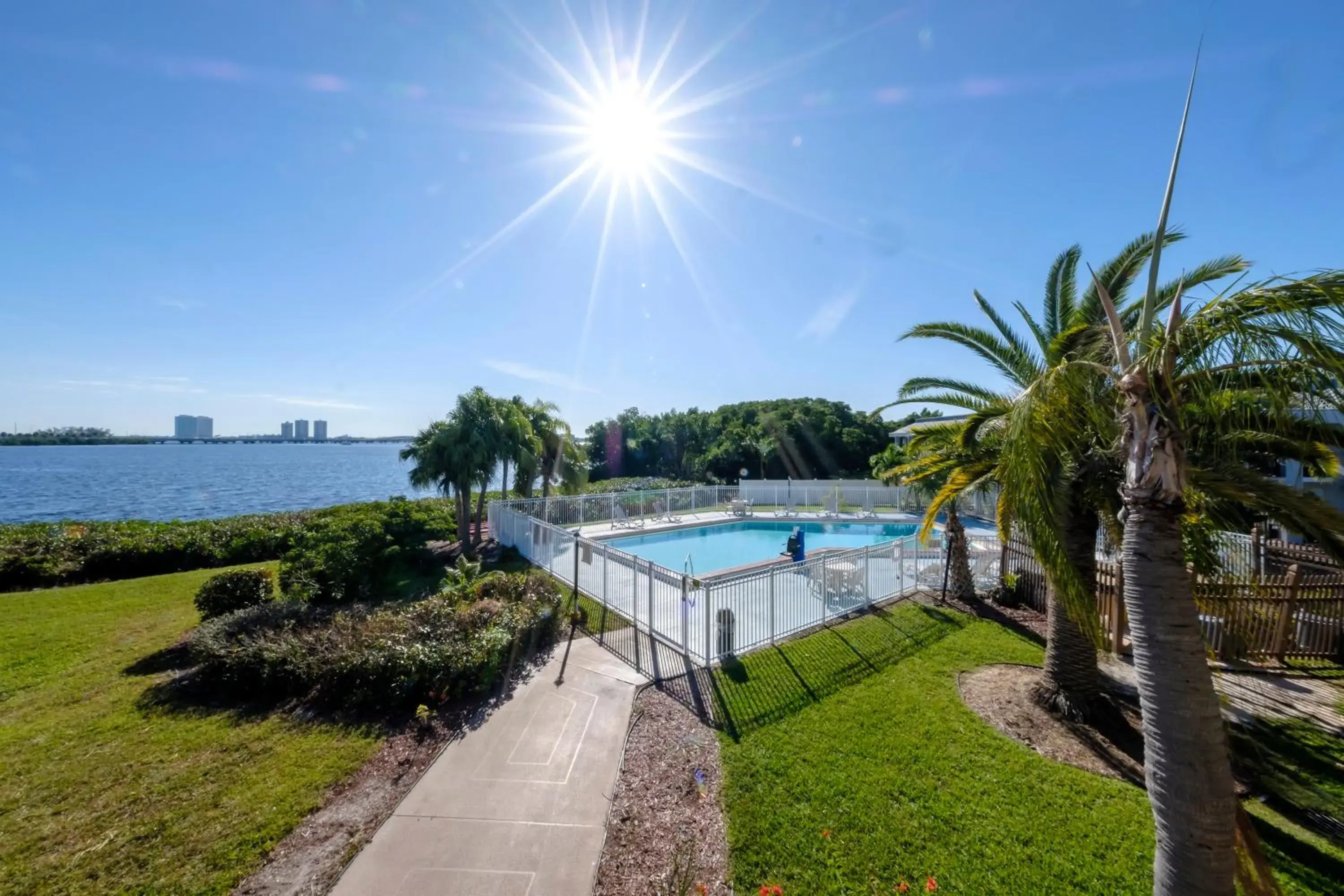 Swimming pool, Garden in Red Roof Inn Ft. Myers