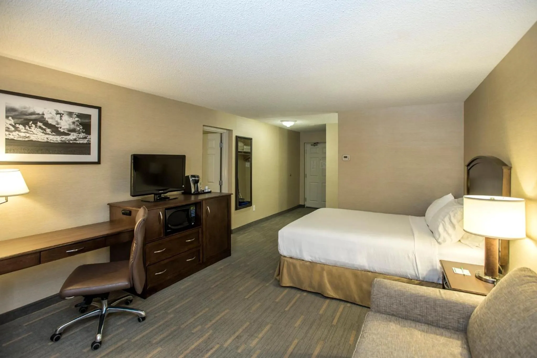 Bedroom, Bed in Holiday Inn Lethbridge by IHG