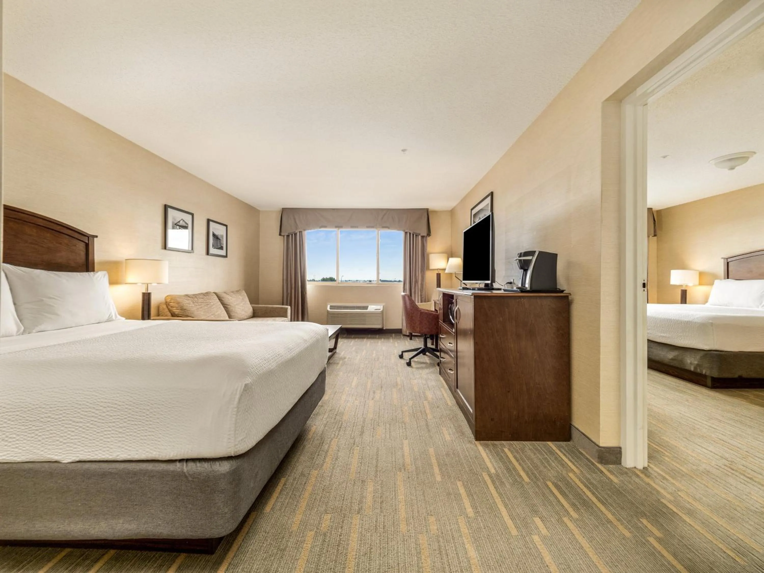 Photo of the whole room, Bed in Holiday Inn Lethbridge by IHG