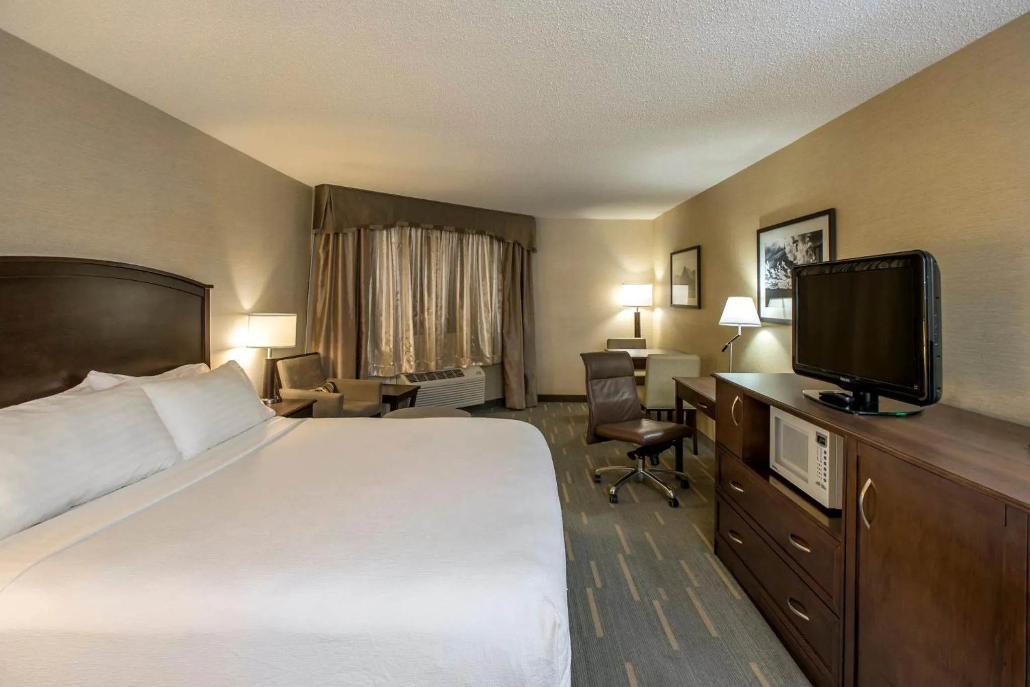 Bedroom, Bed in Holiday Inn Lethbridge by IHG