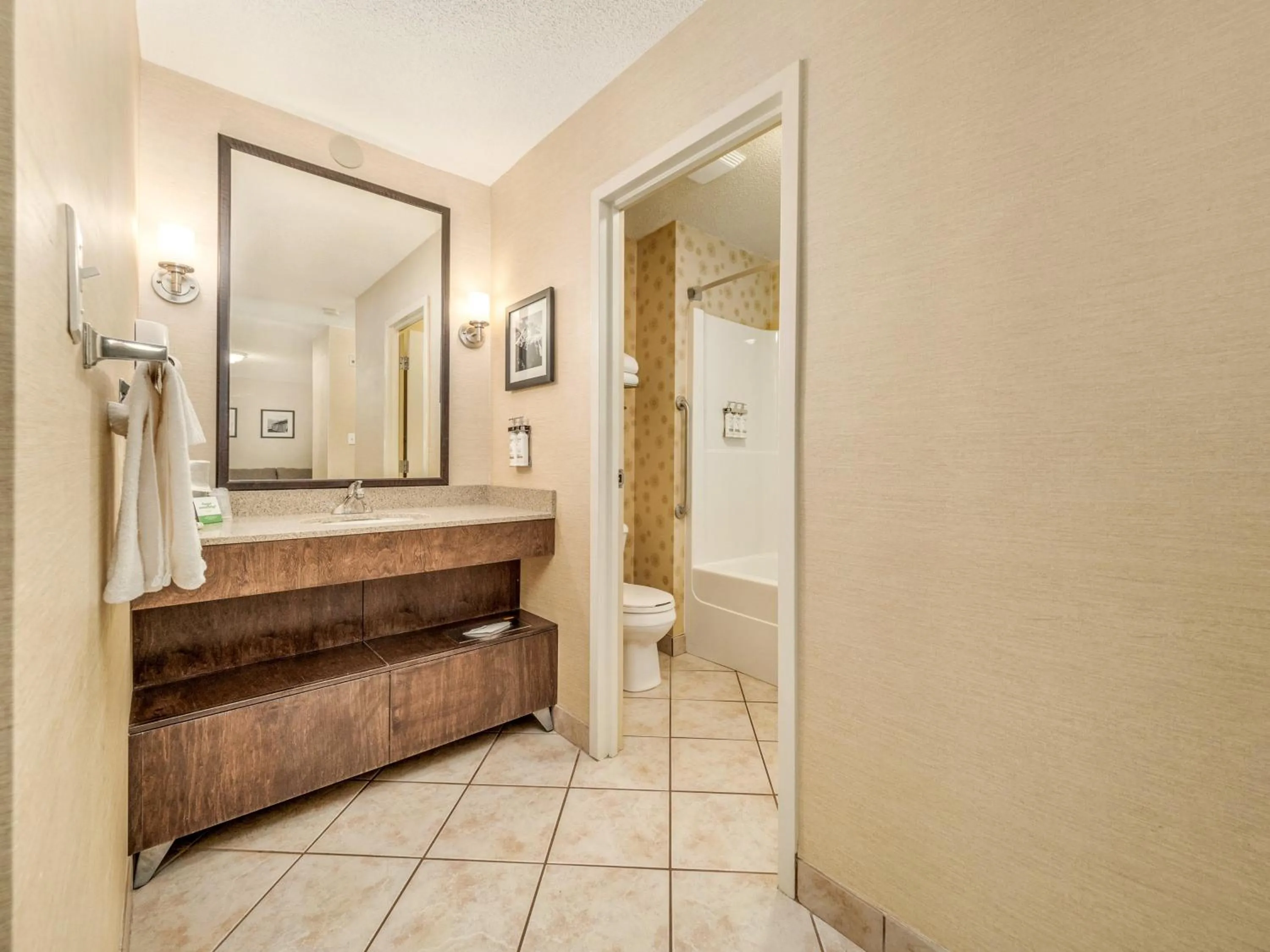 Photo of the whole room in Holiday Inn Lethbridge by IHG