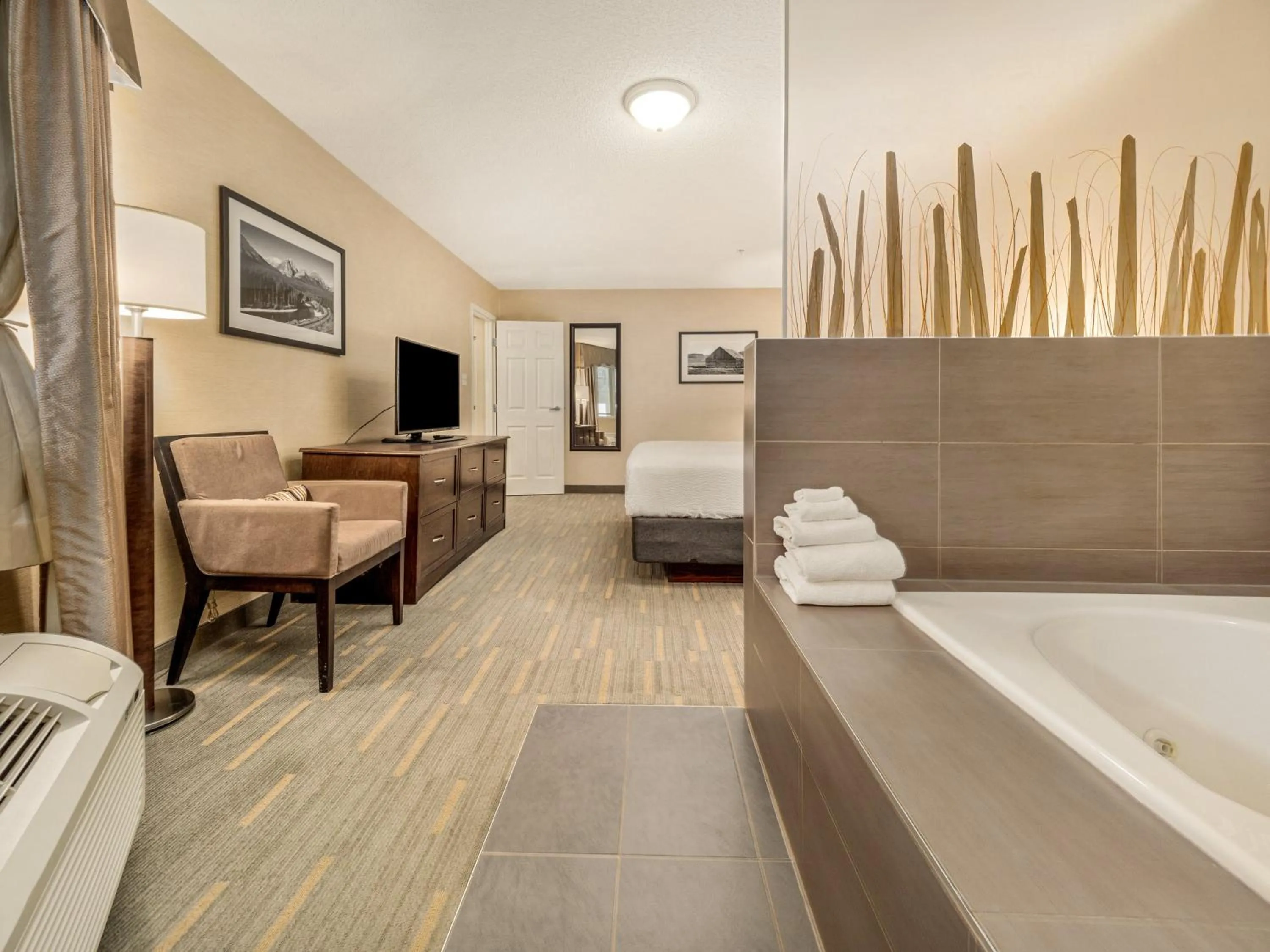 Bedroom, Bed in Holiday Inn Lethbridge by IHG