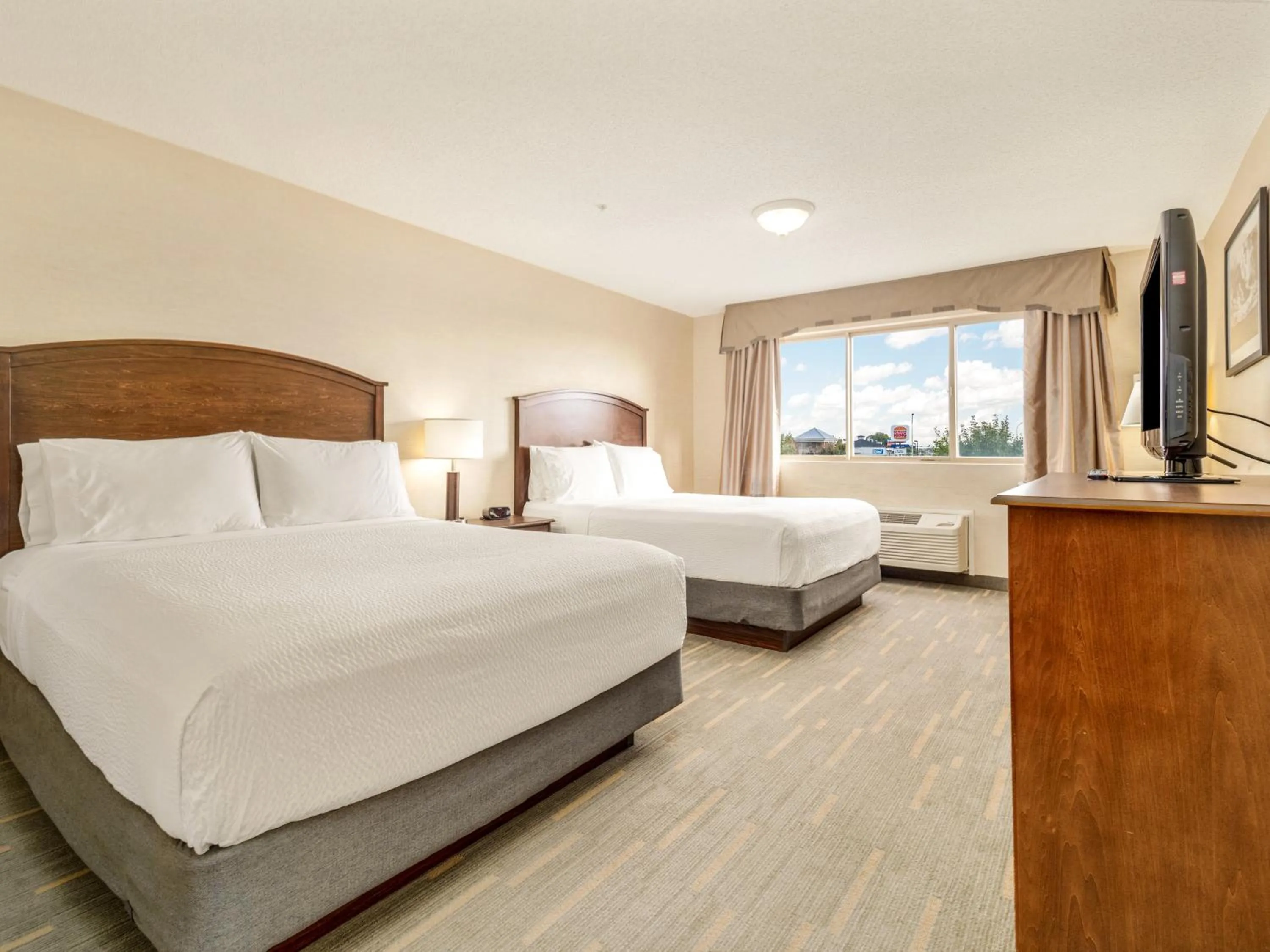 Bedroom, Bed in Holiday Inn Lethbridge by IHG