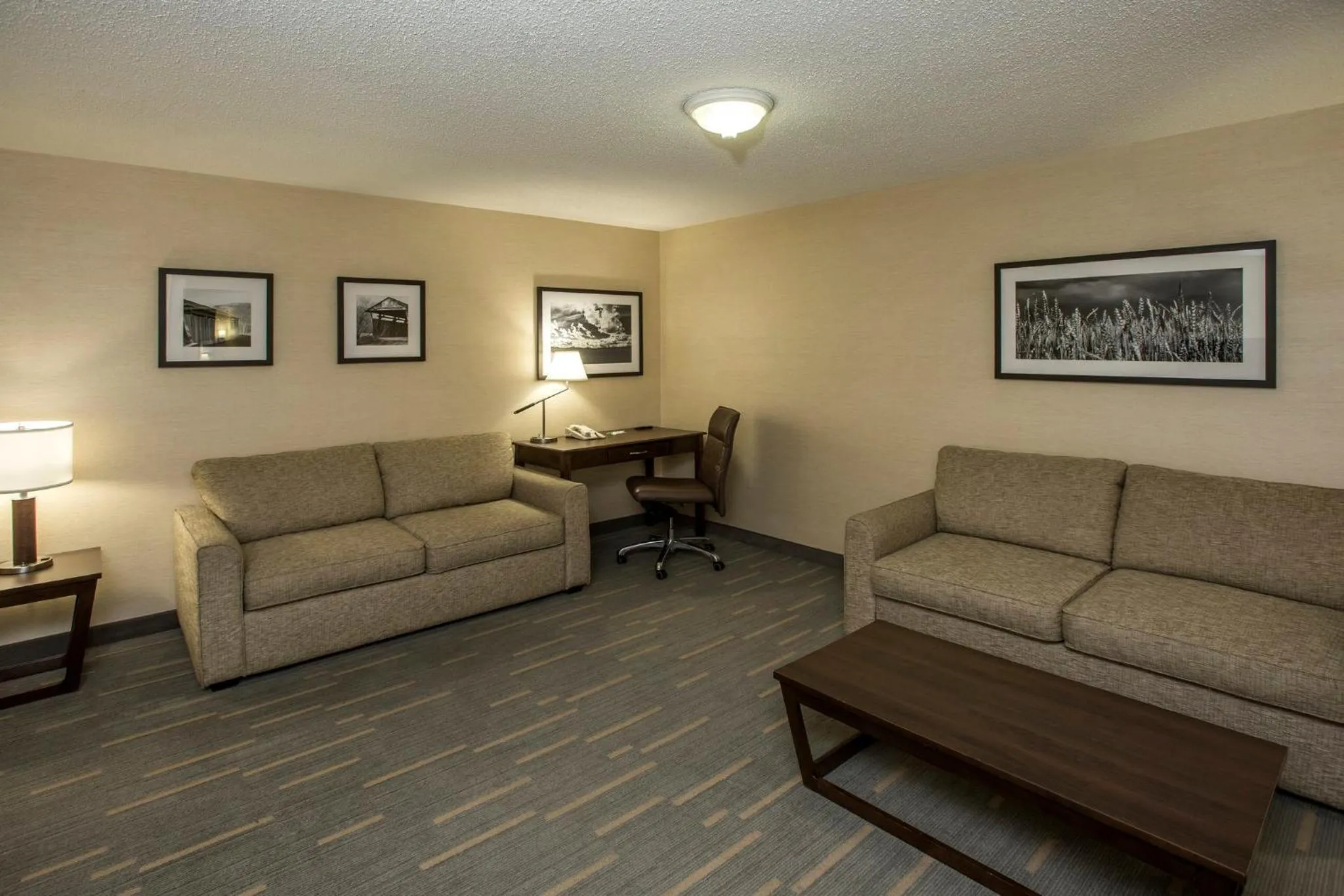 Bedroom in Holiday Inn Lethbridge by IHG