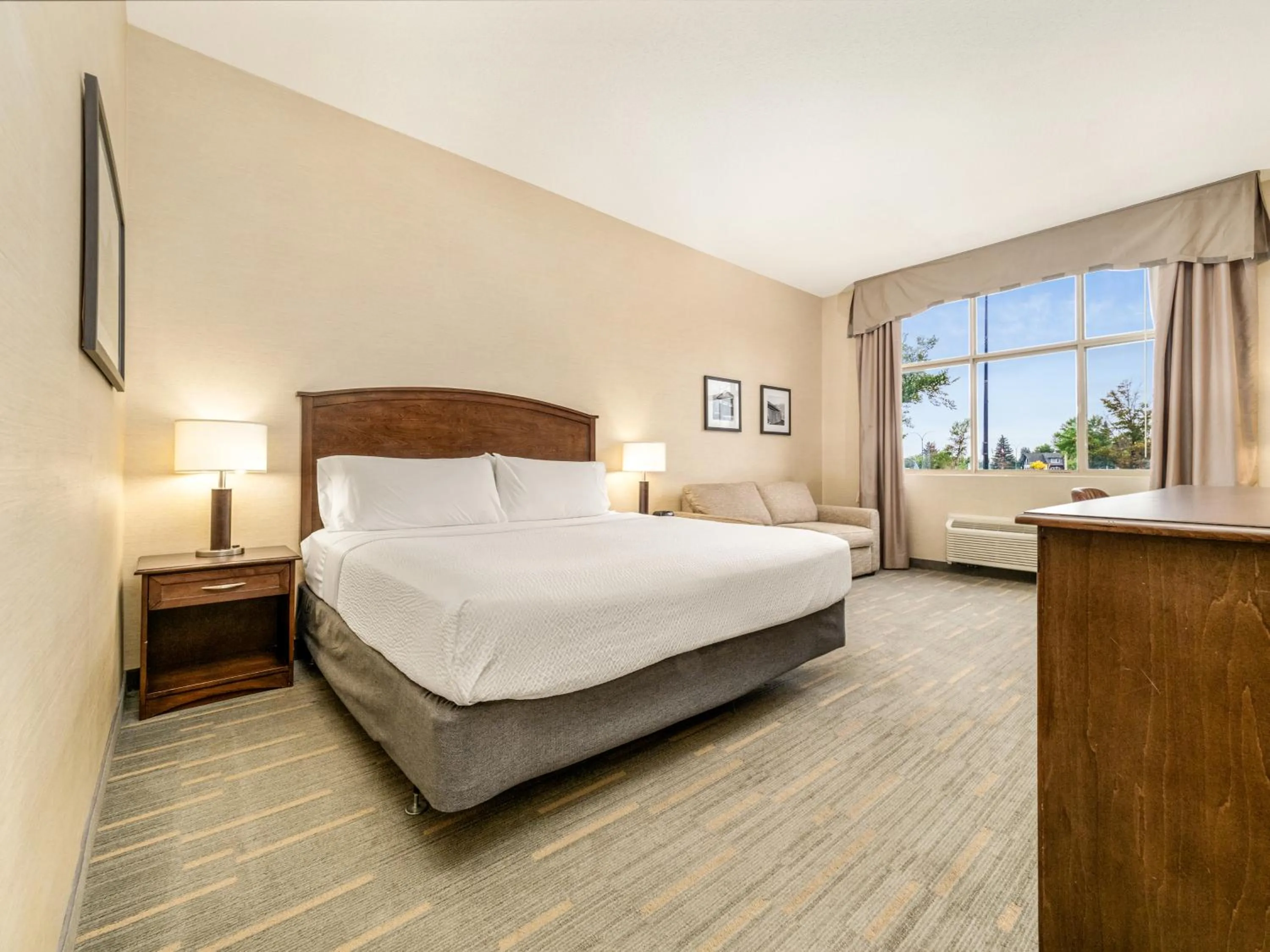 Landmark view, Bed in Holiday Inn Lethbridge by IHG