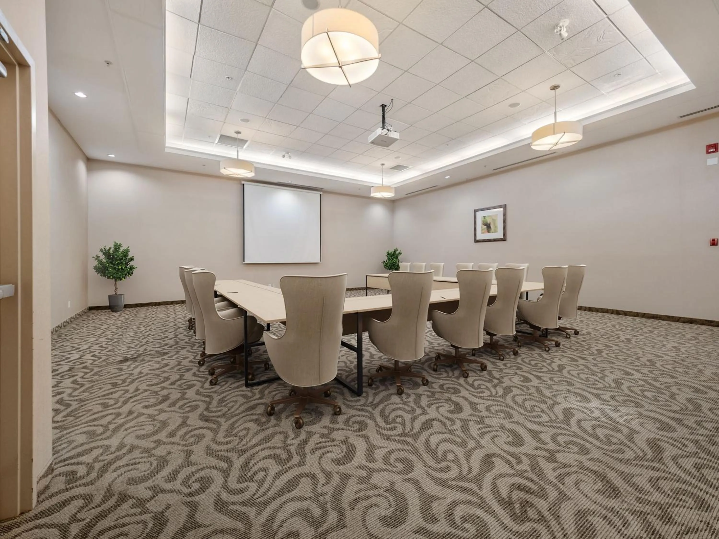 Meeting/conference room in Holiday Inn Lethbridge by IHG