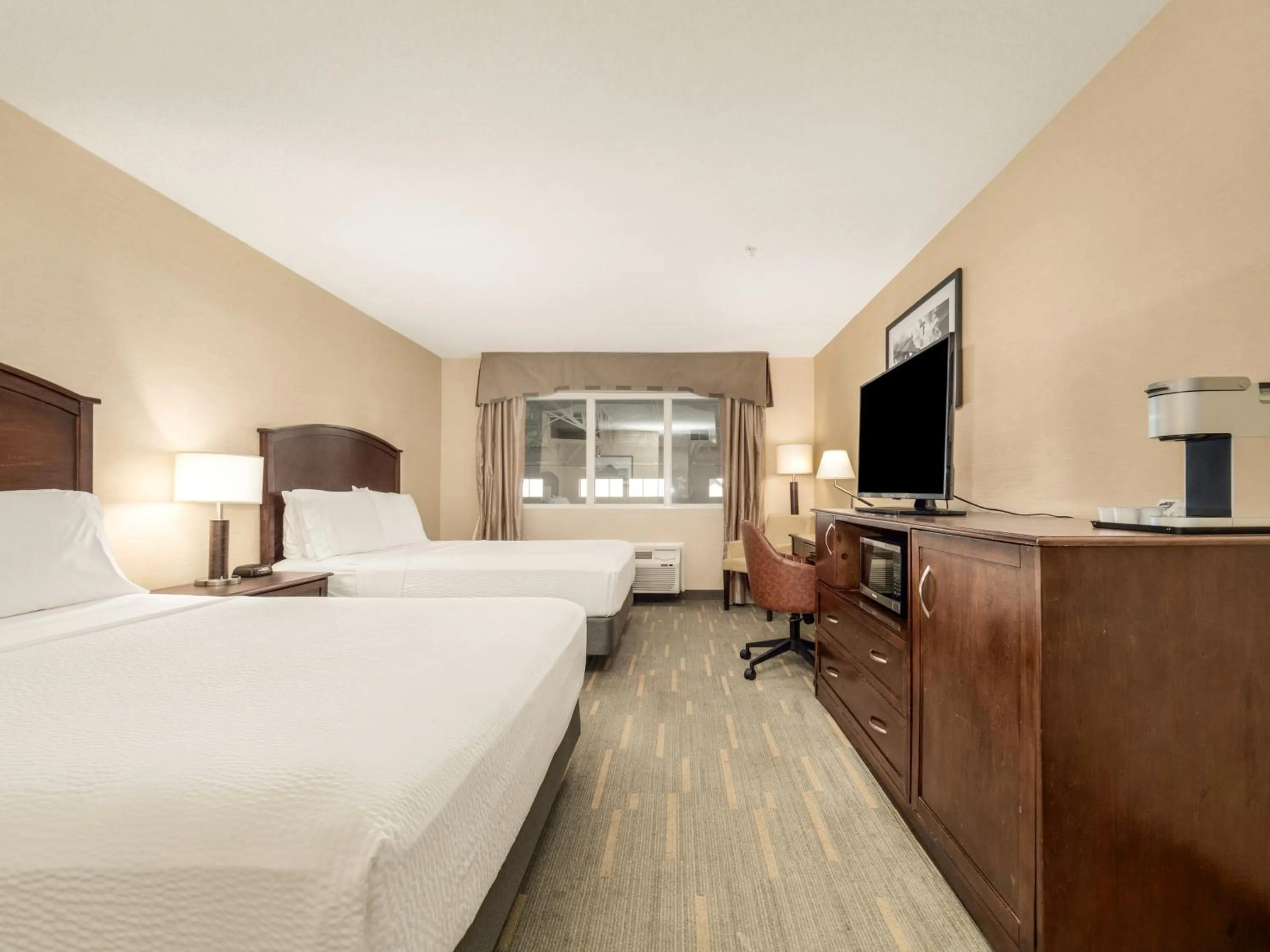 Coffee/tea facilities, Bed in Holiday Inn Lethbridge by IHG