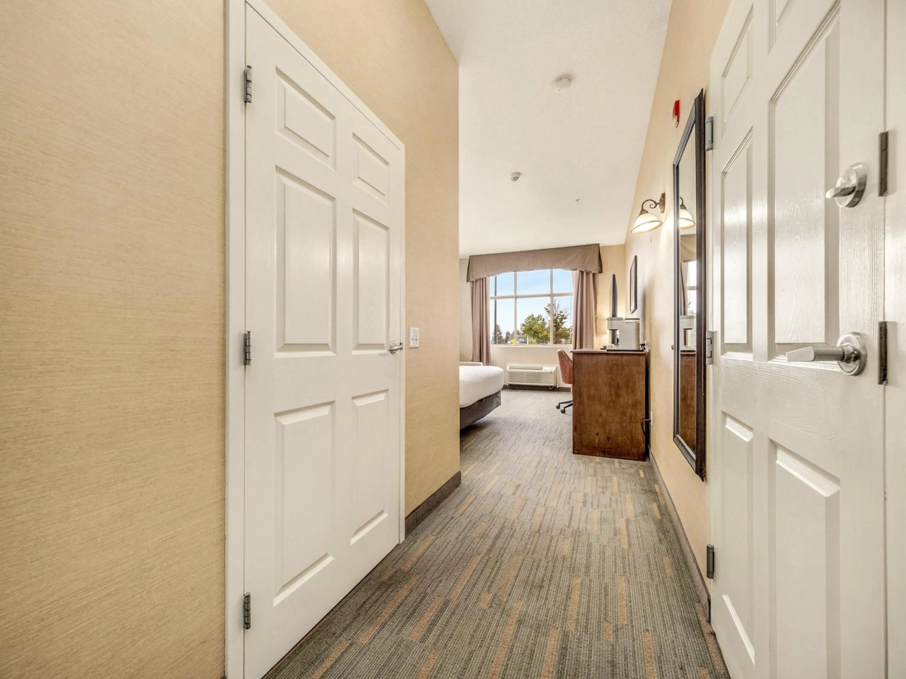 Photo of the whole room, Bed in Holiday Inn Lethbridge by IHG