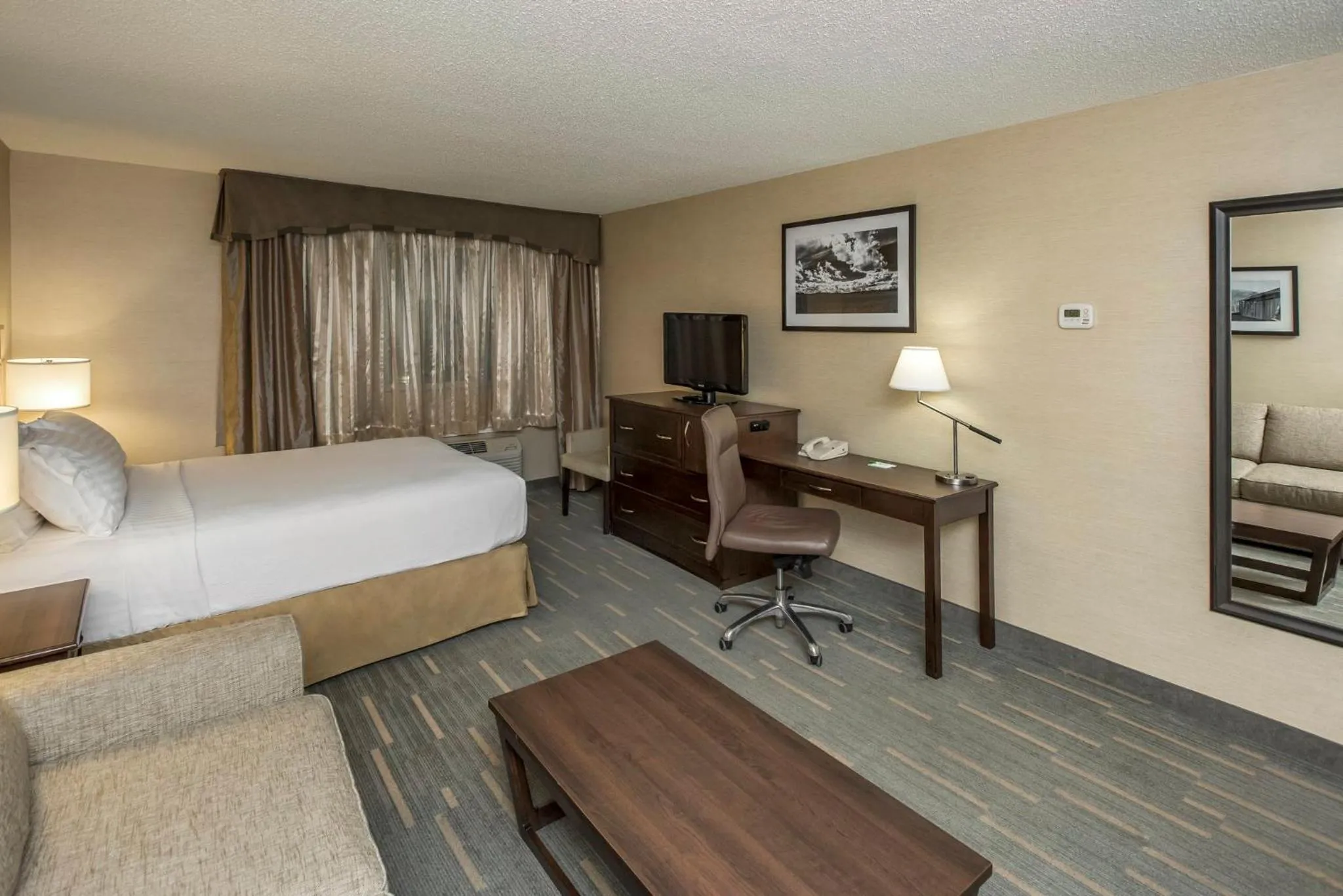 Photo of the whole room, Bed in Holiday Inn Lethbridge by IHG