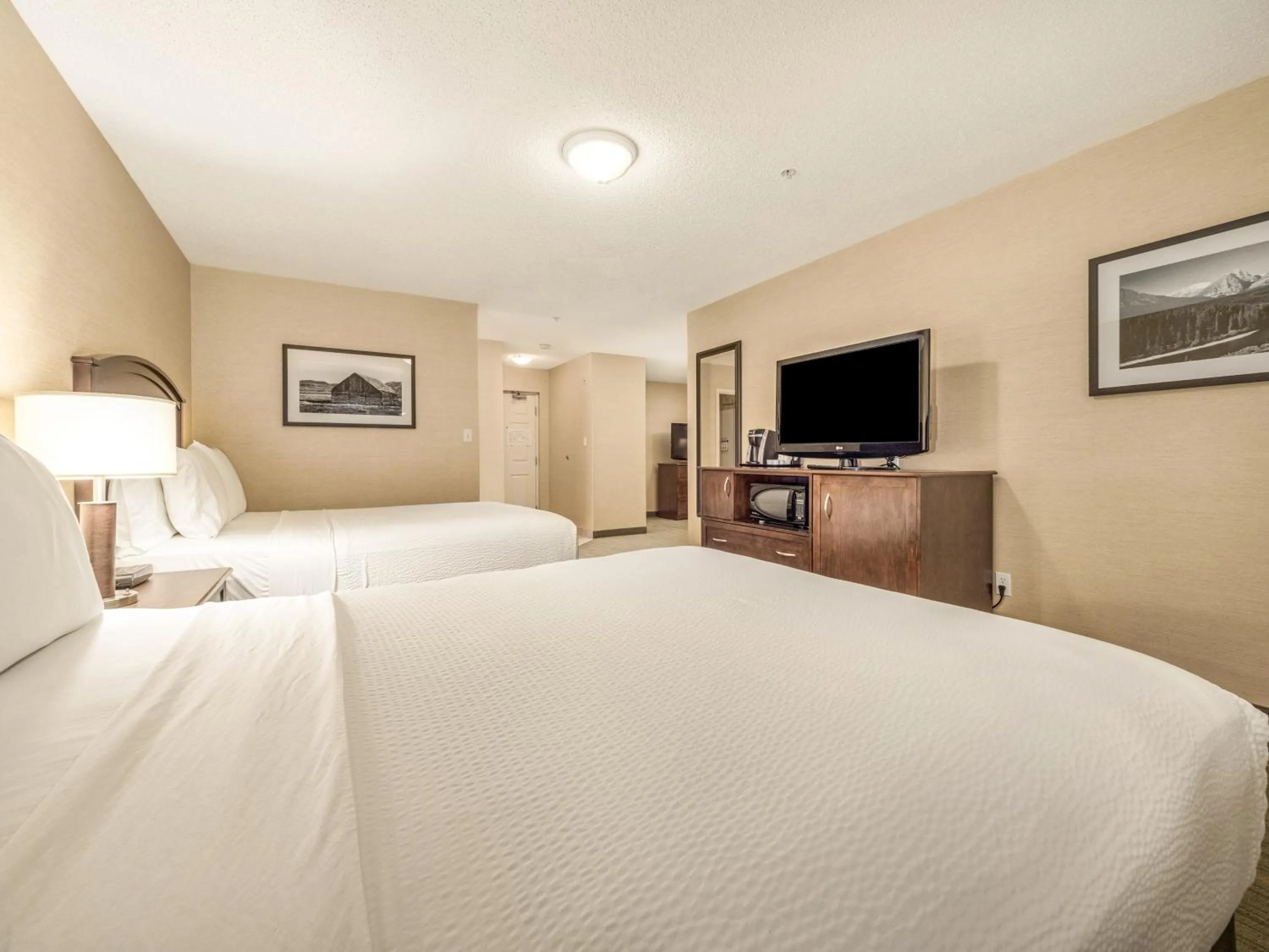 Bed in Holiday Inn Lethbridge by IHG