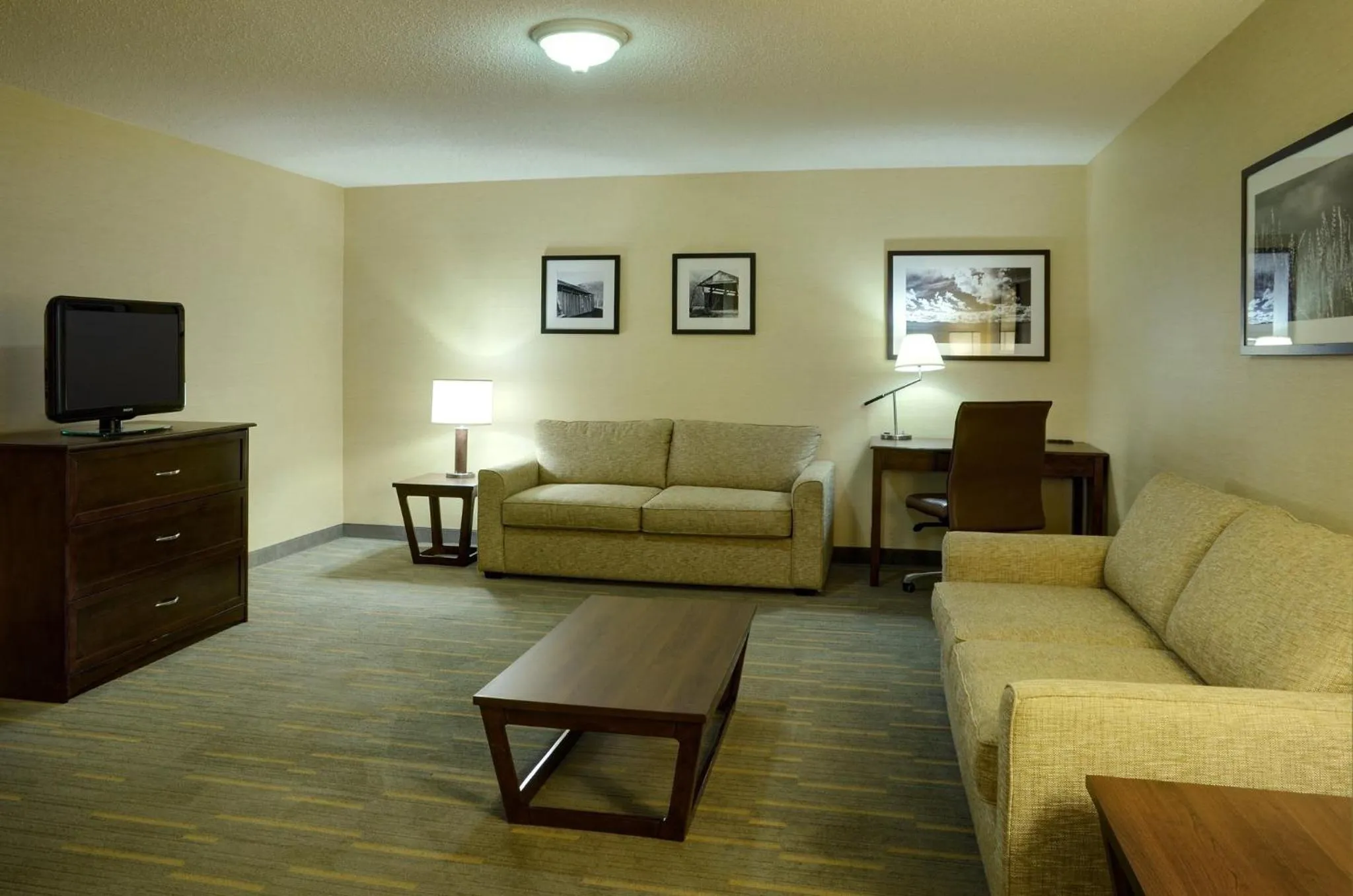 Bedroom in Holiday Inn Lethbridge by IHG