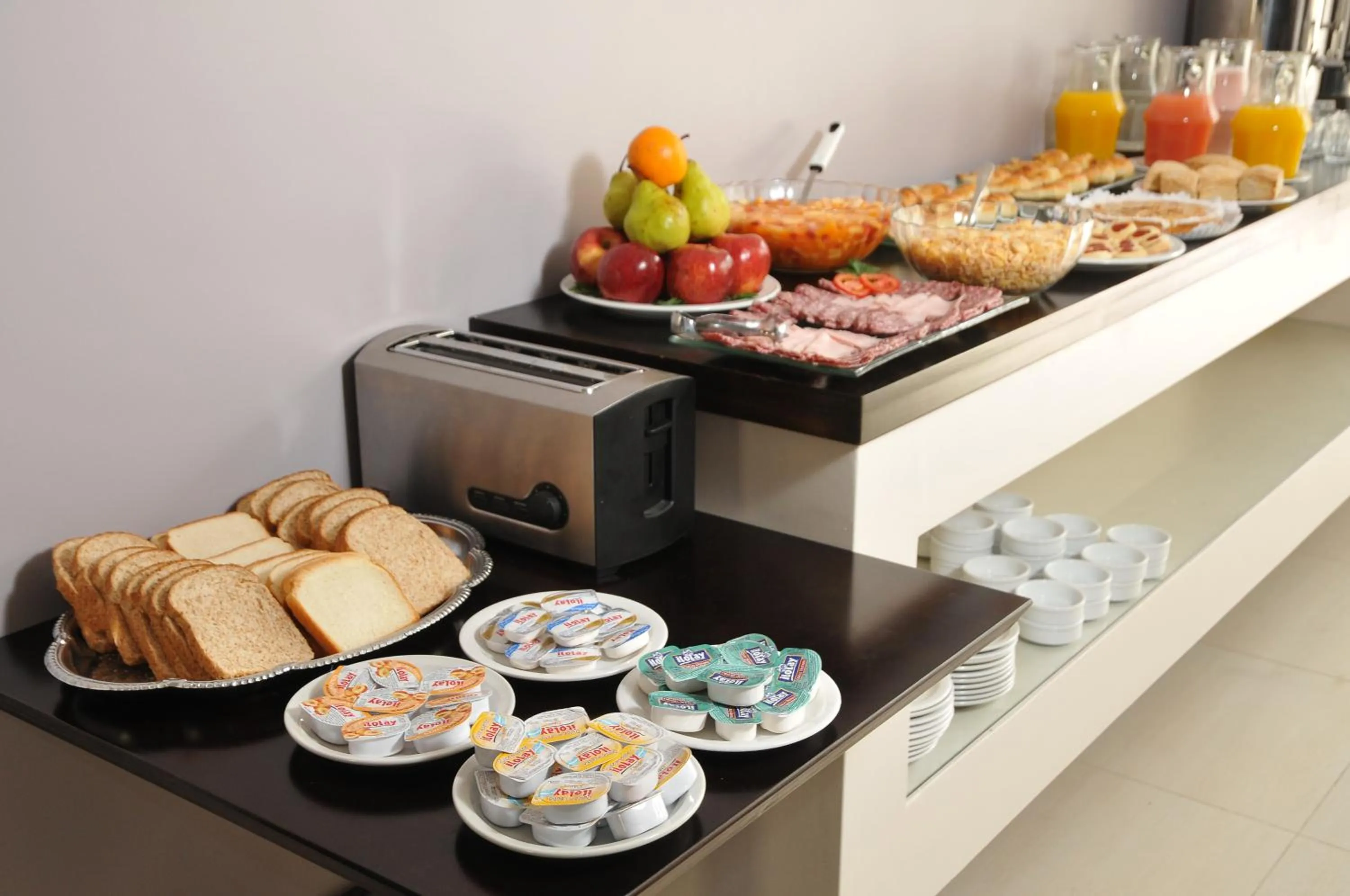 Buffet breakfast in Amérian Salta