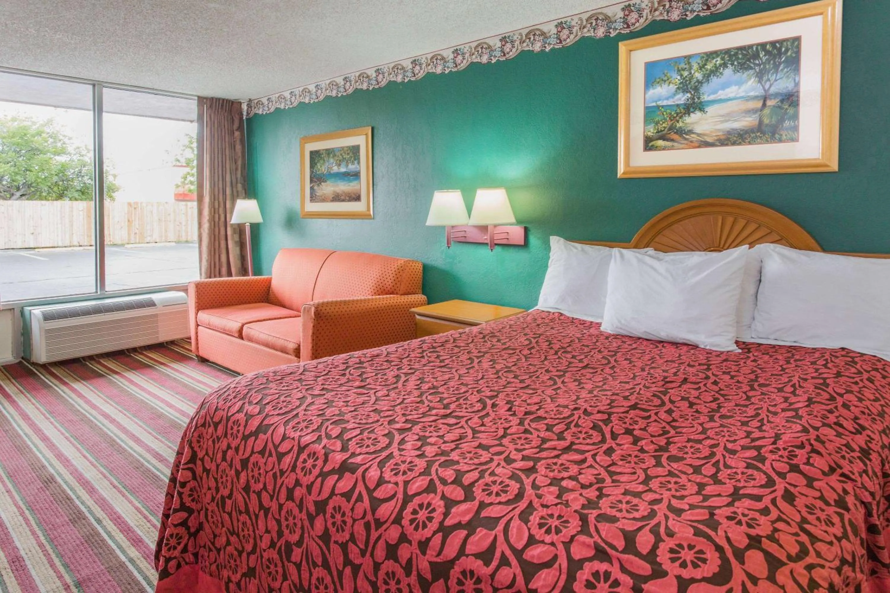 Photo of the whole room, Bed in Days Inn by Wyndham Fort Myers
