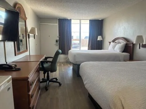 Bed in Days Inn by Wyndham Fort Myers