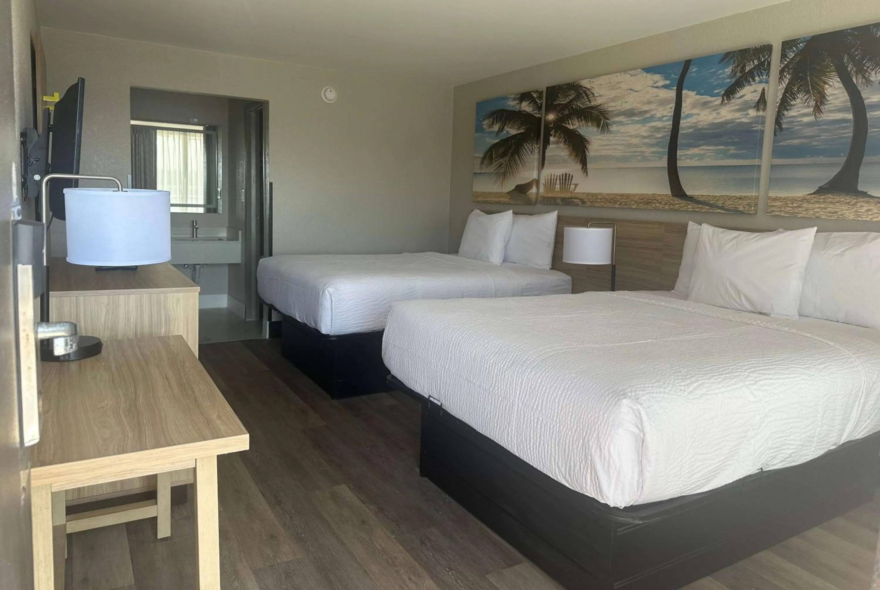 Photo of the whole room, Bed in Days Inn by Wyndham Fort Myers