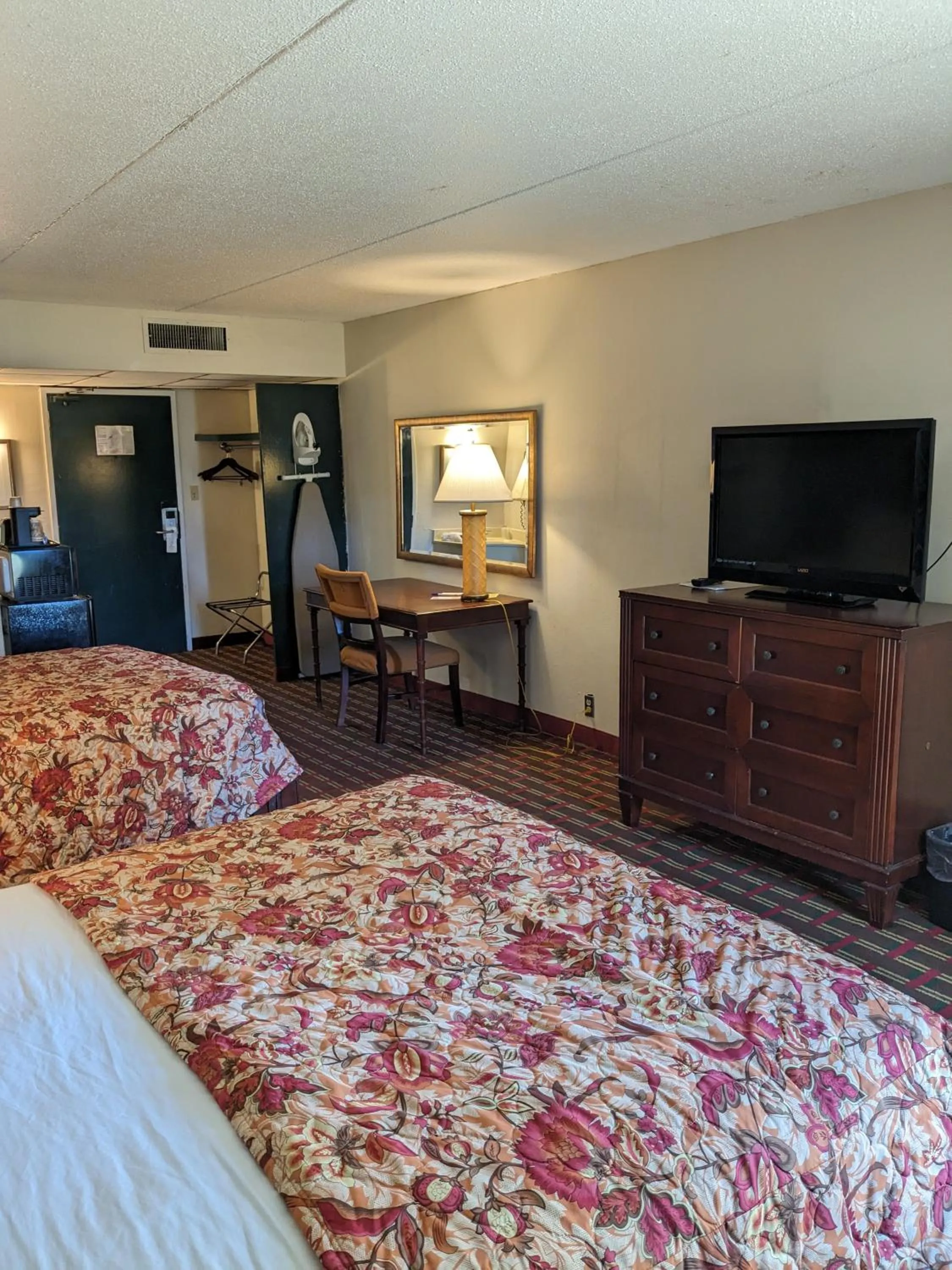 Bed in Select Inn Murfreesboro