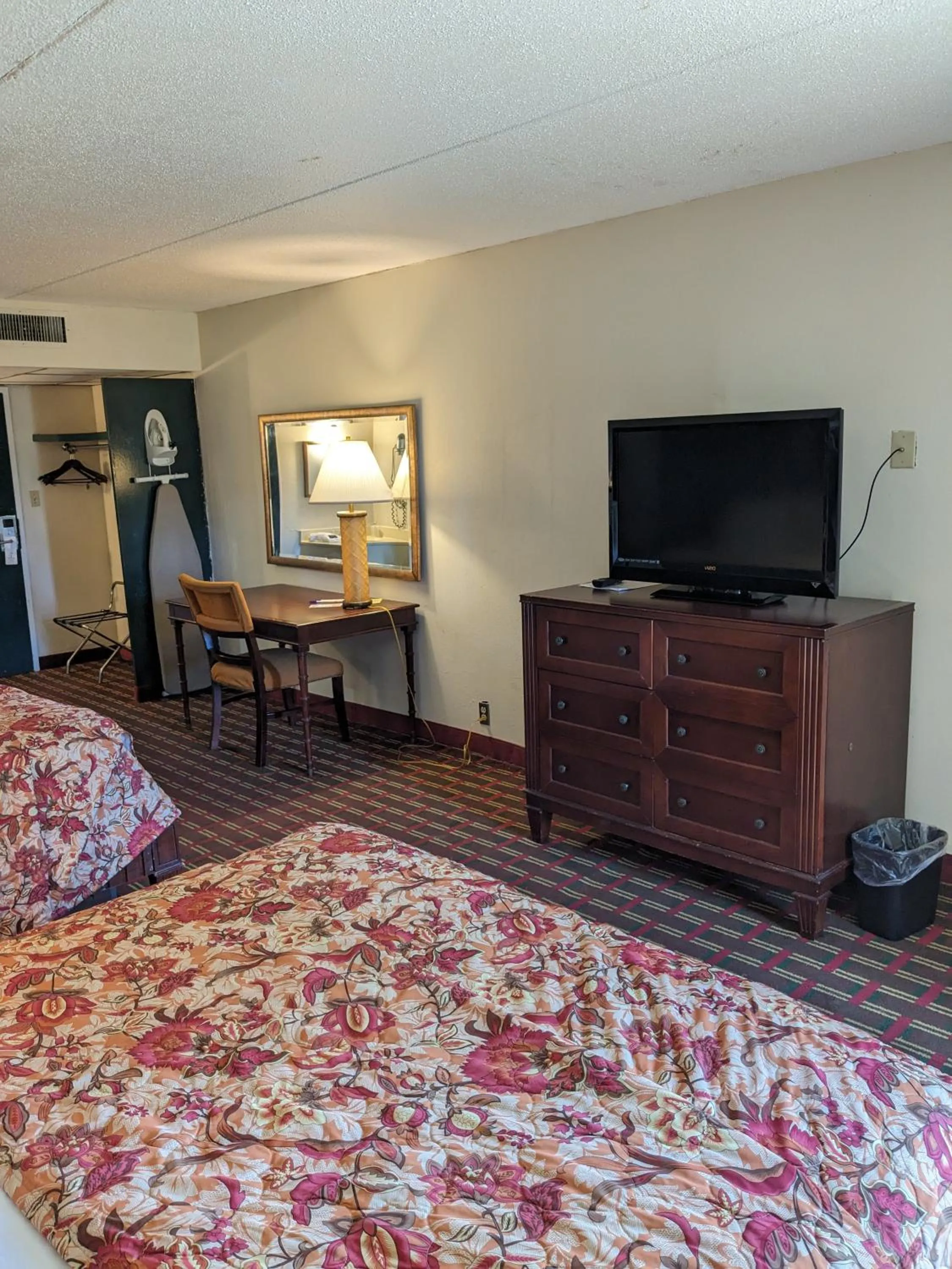 Bed in Select Inn Murfreesboro