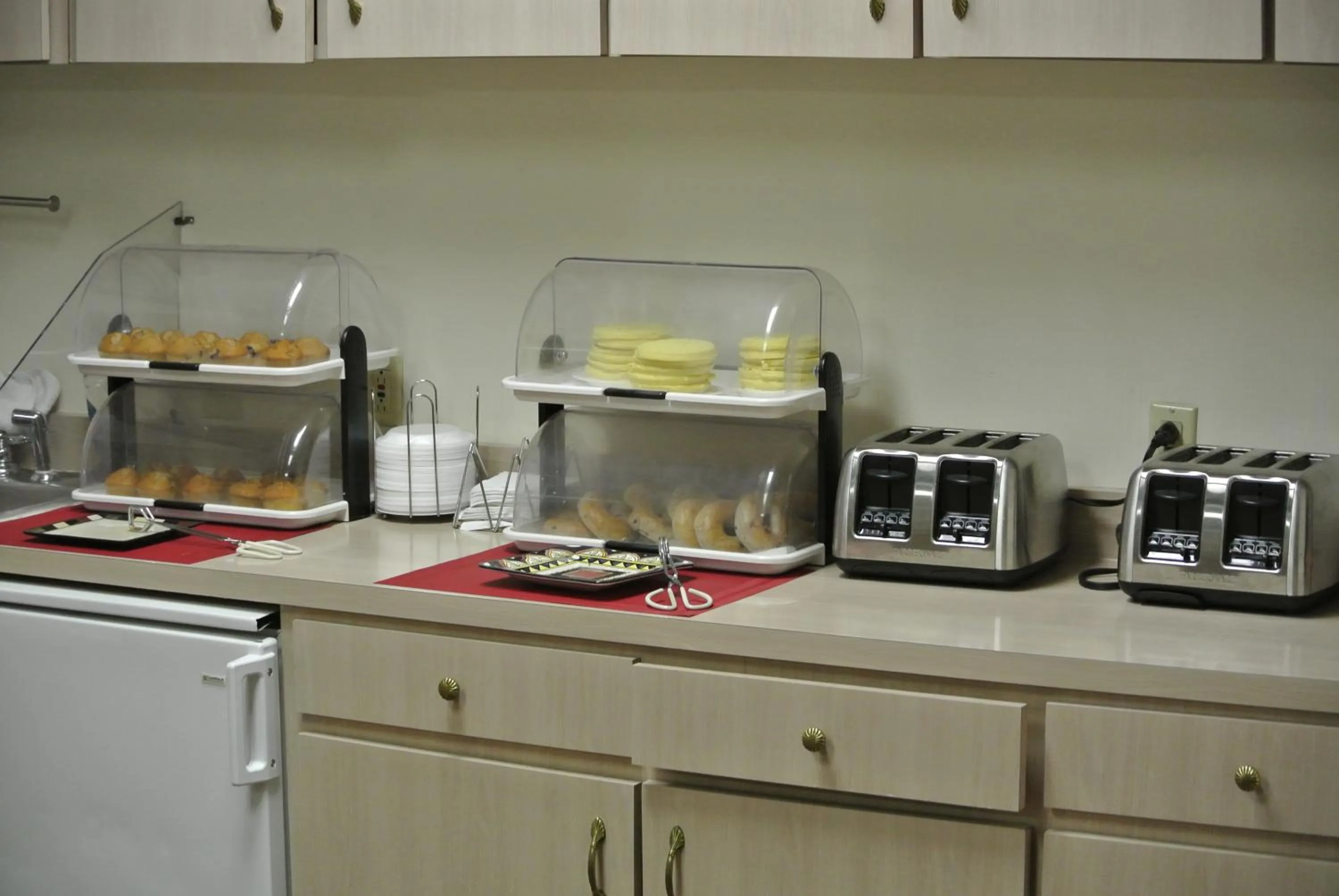 Continental breakfast in Select Inn Murfreesboro