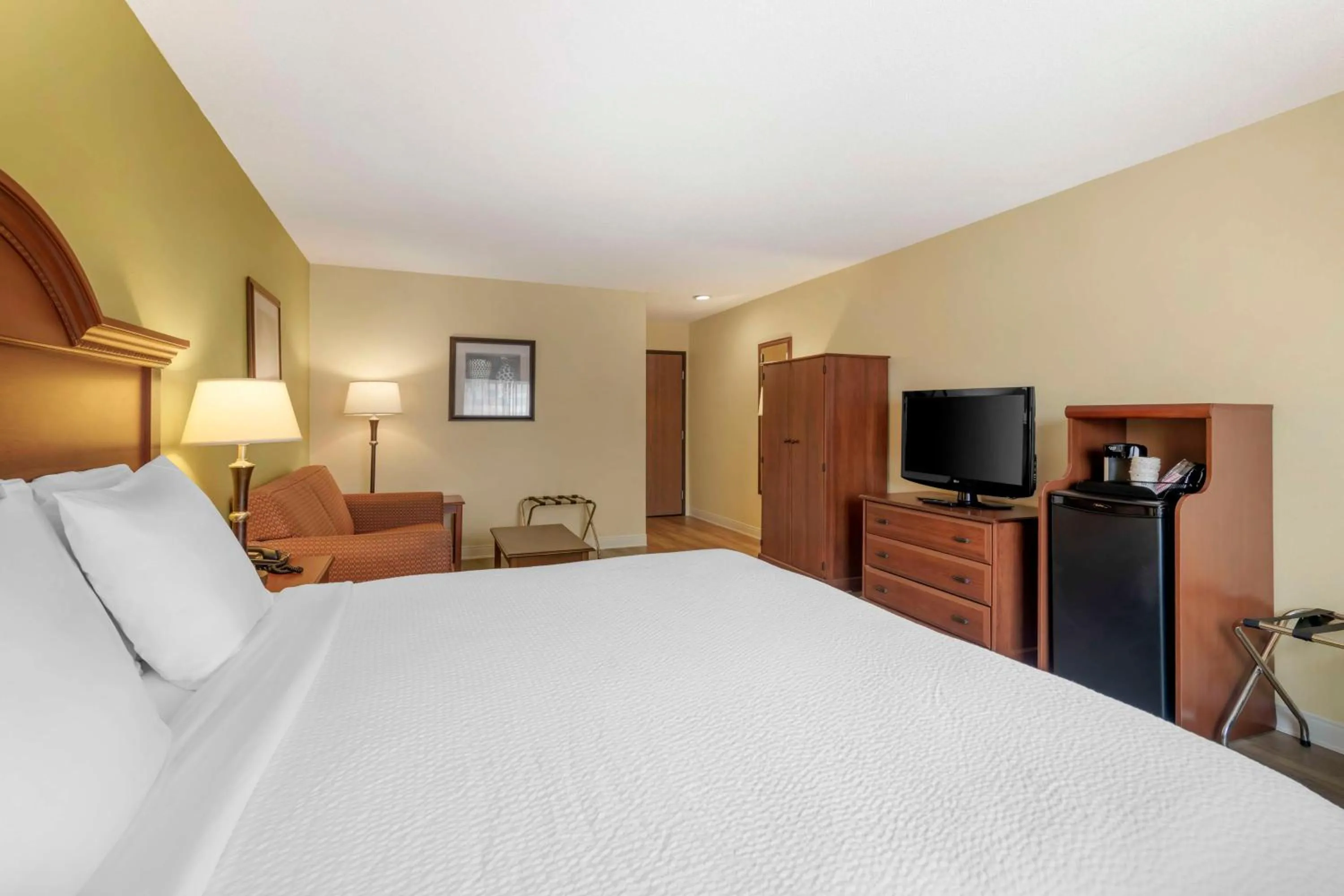 Bedroom, Bed in Best Western York Inn