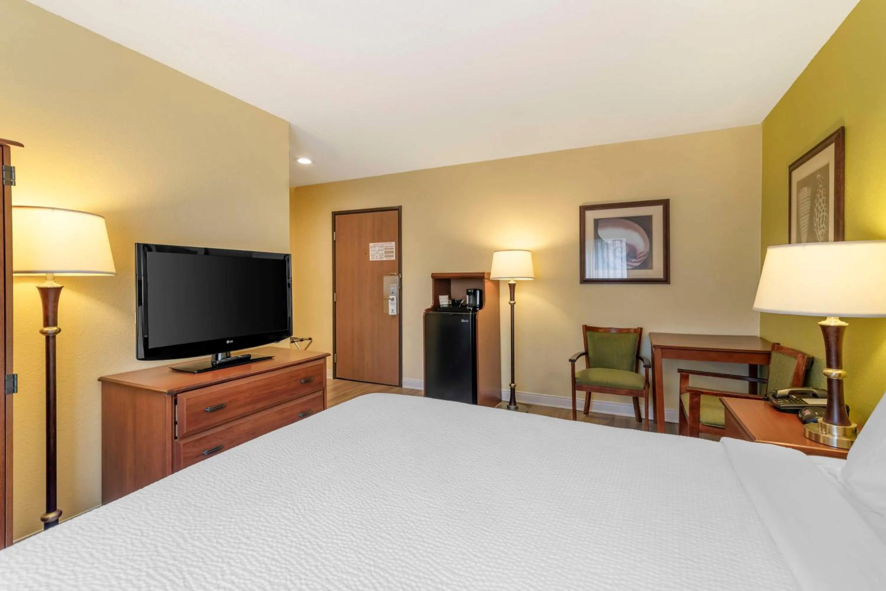 Bedroom, Bed in Best Western York Inn