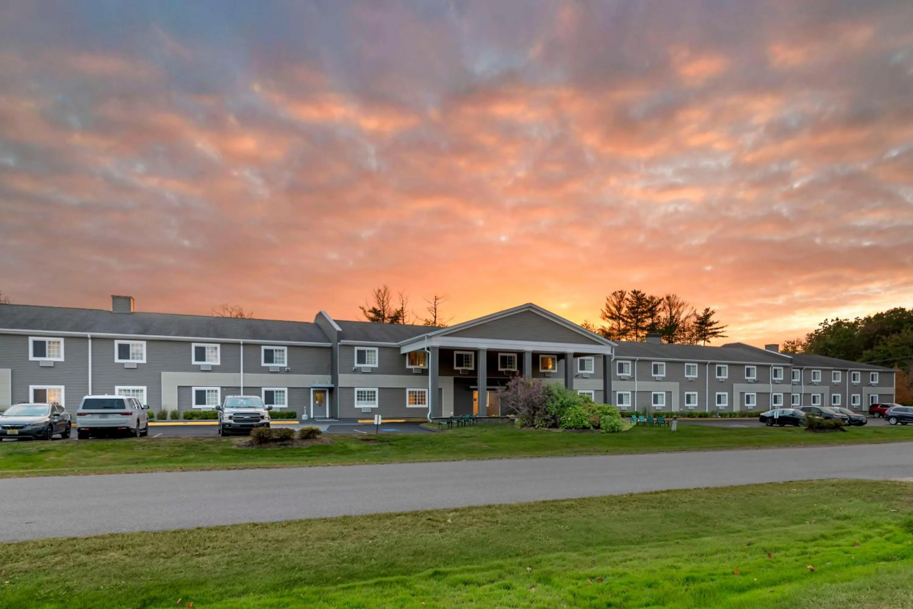 Property building in Best Western York Inn