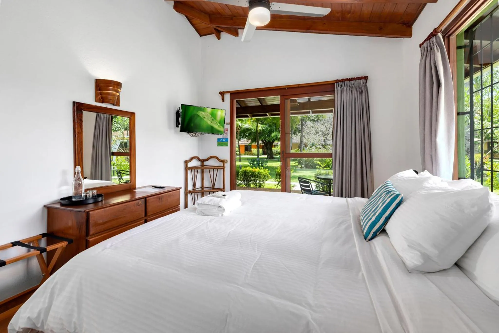 Bed in Bahia Esmeralda Boutique Hotel & Villas